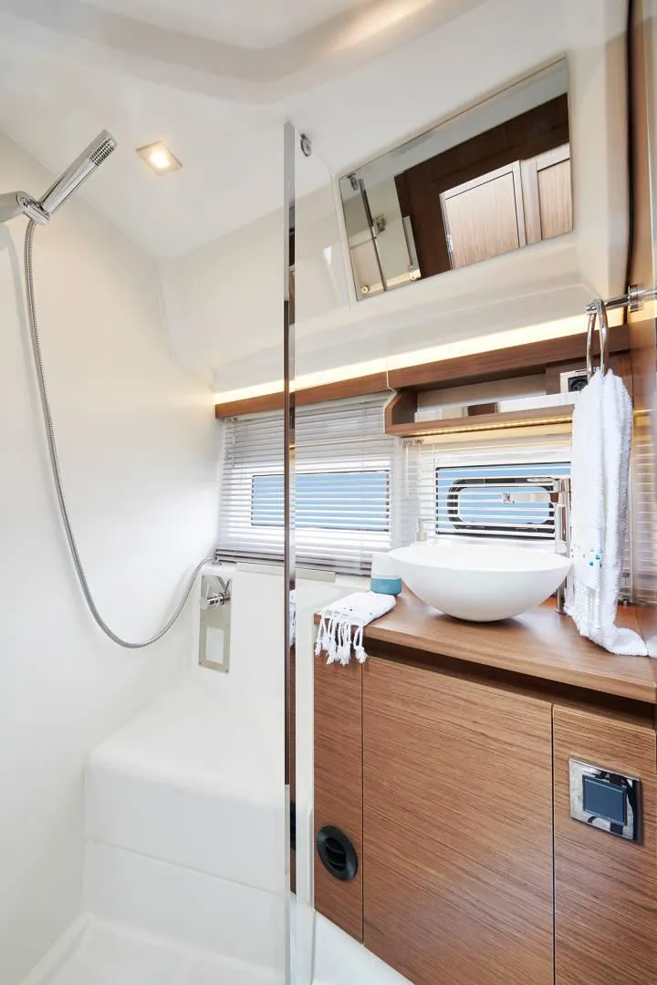 Jeanneau NC 37 Black Pearl — yacht photo 4