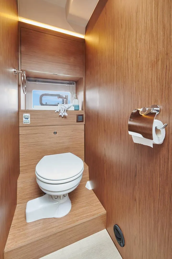Jeanneau NC 37 Black Pearl — yacht photo 8
