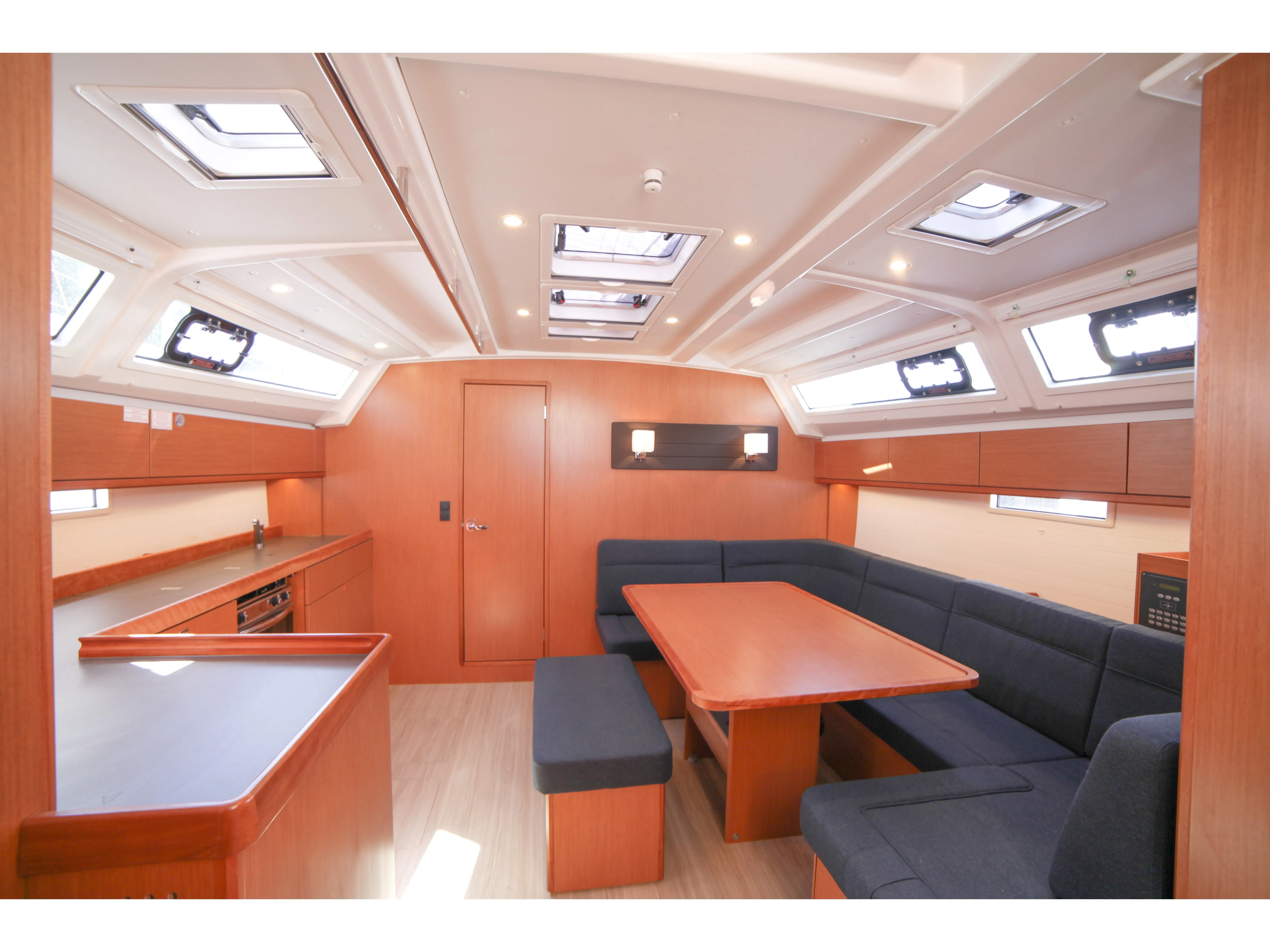 Bavaria 46 Cruiser Sail Venus — yacht photo 2