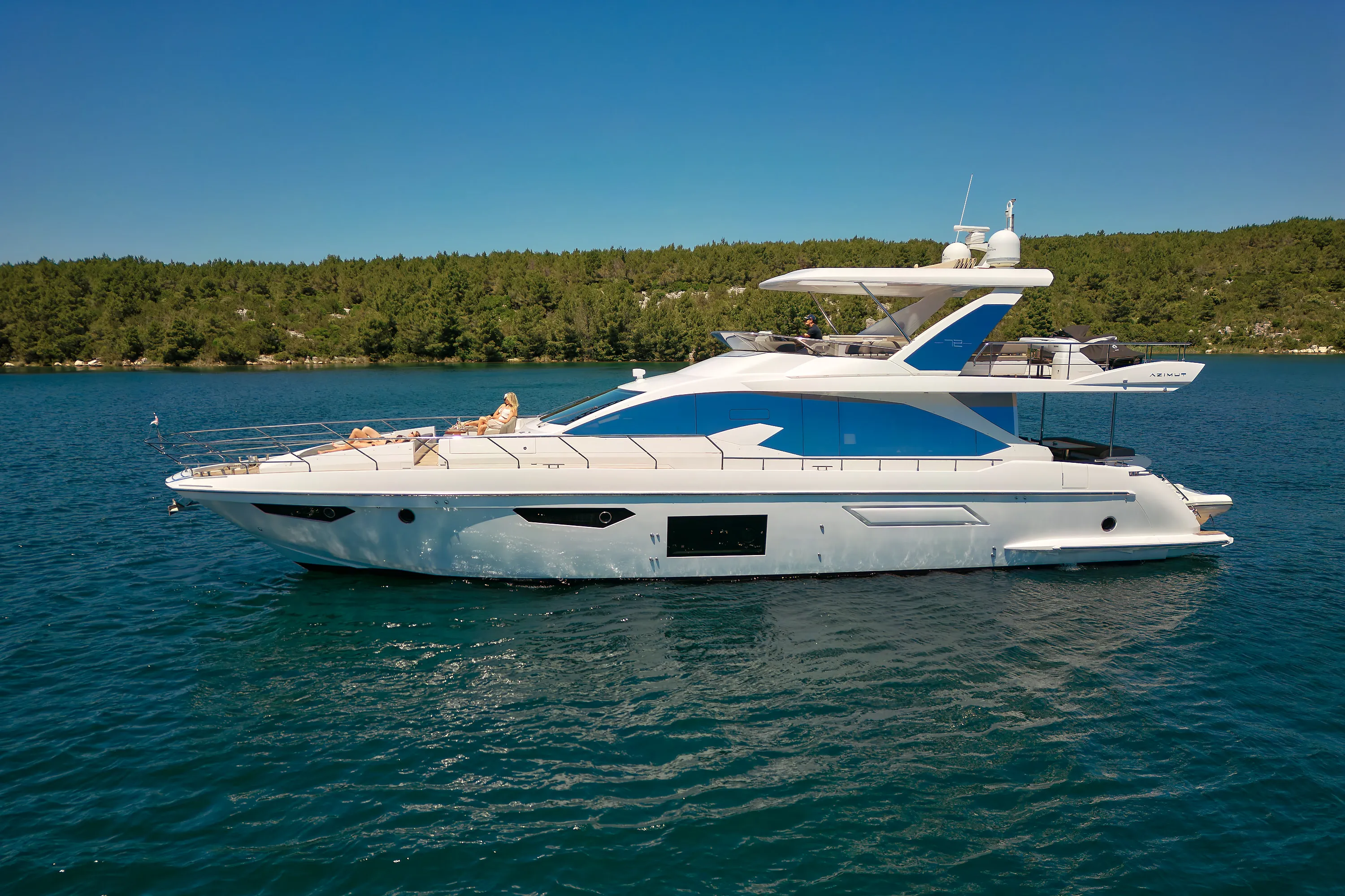 Azimut 72 Alyss — yacht photo 90
