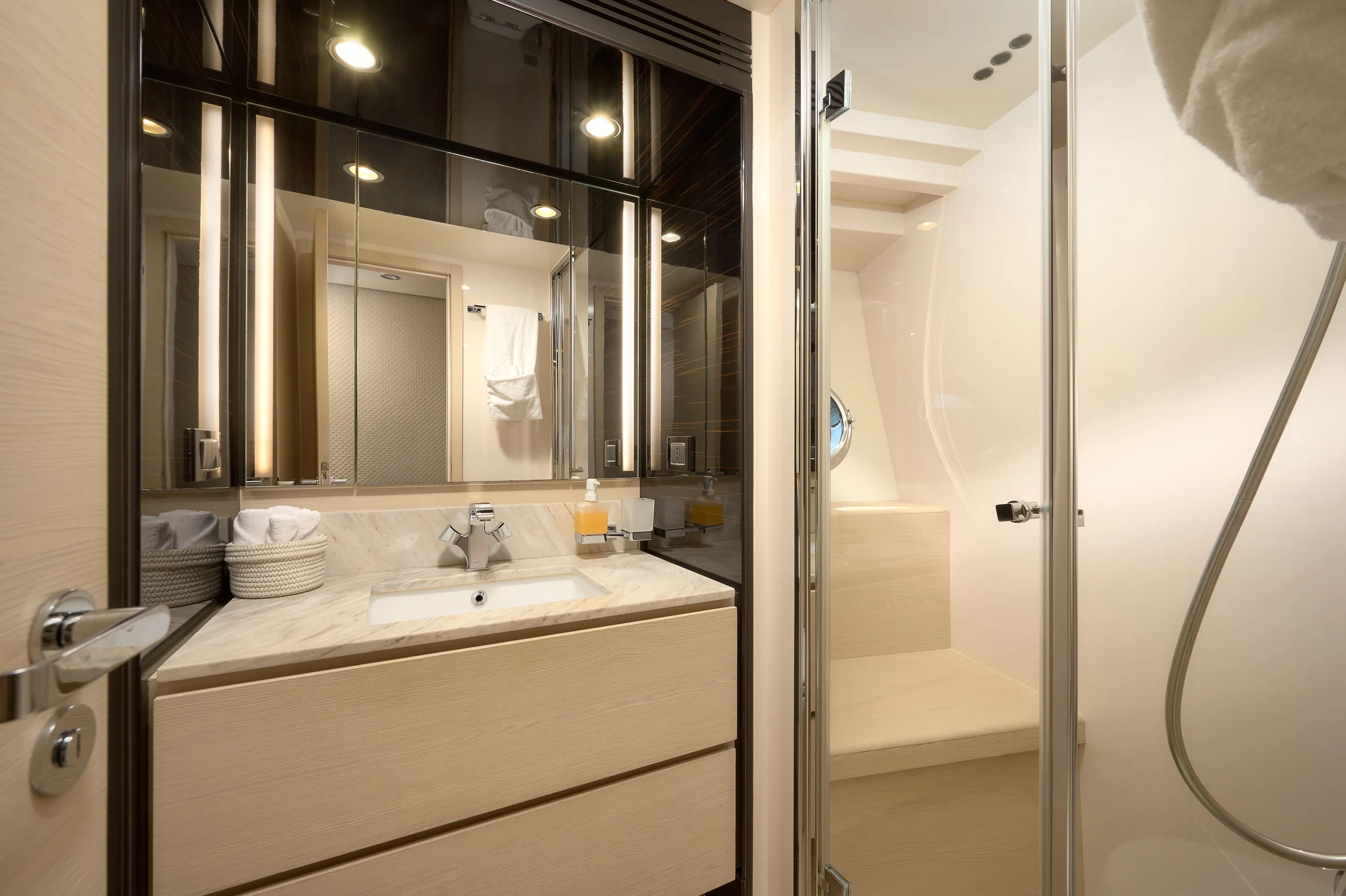 Azimut 72 Alyss — yacht photo 156