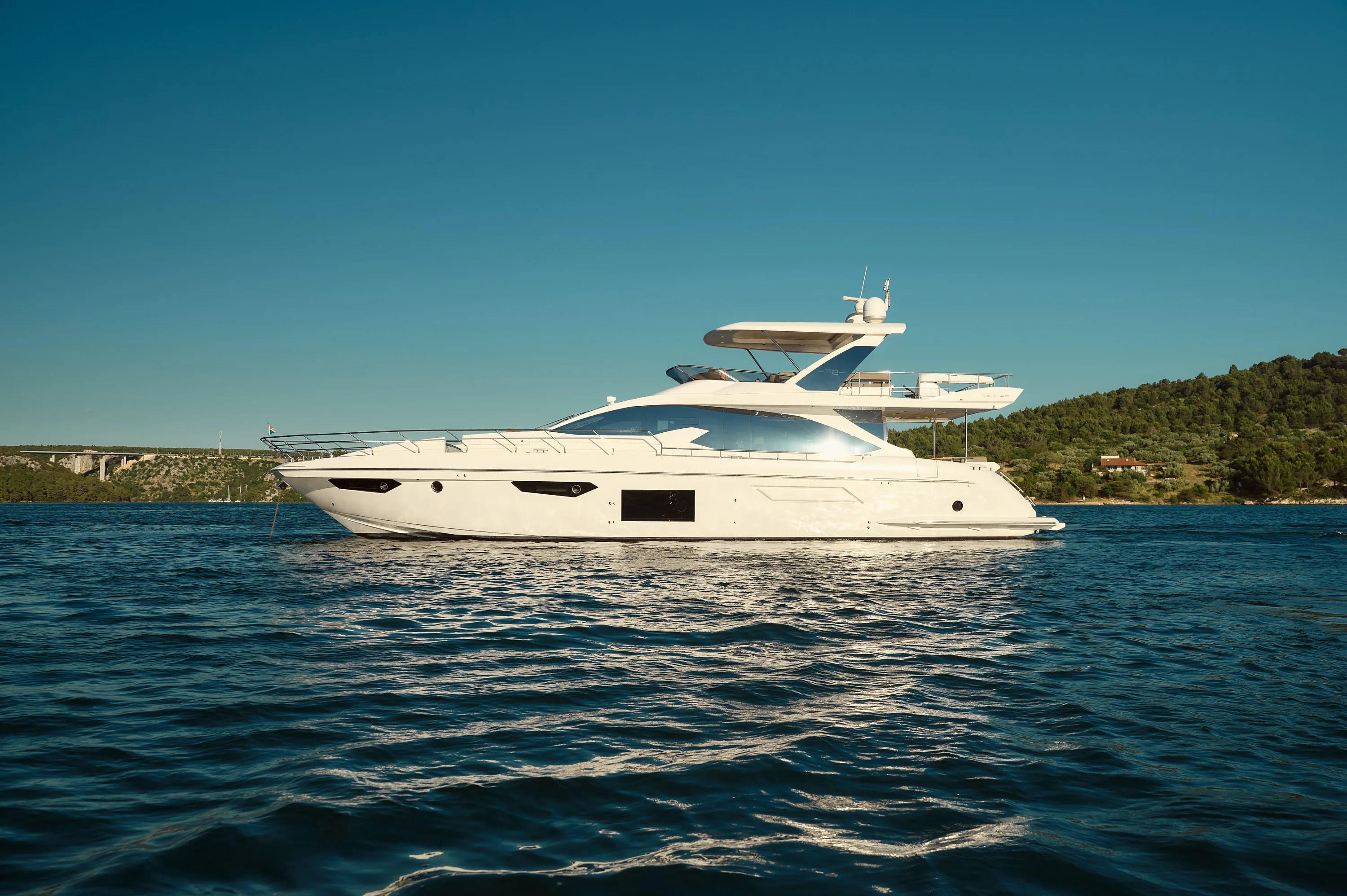 Azimut 72 Alyss — yacht photo 142