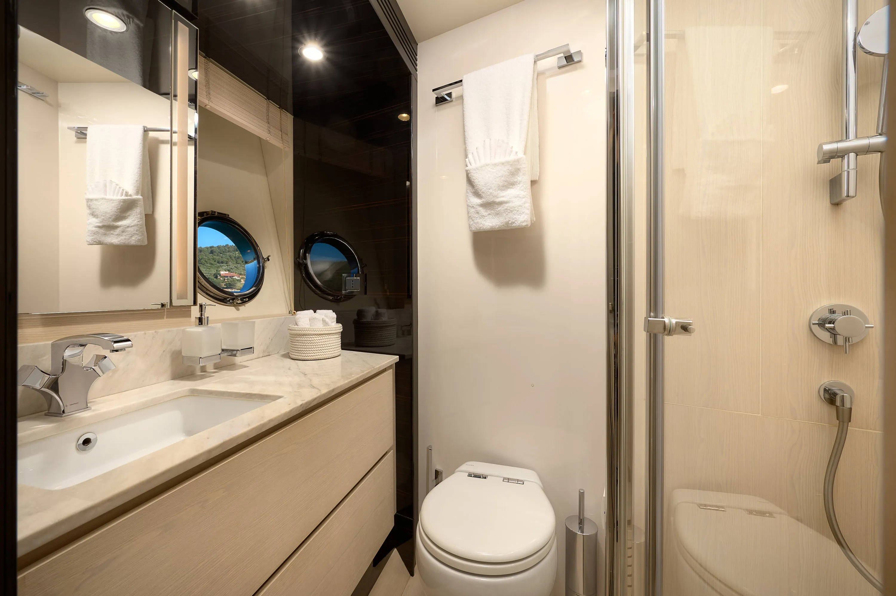 Azimut 72 Alyss — yacht photo 47