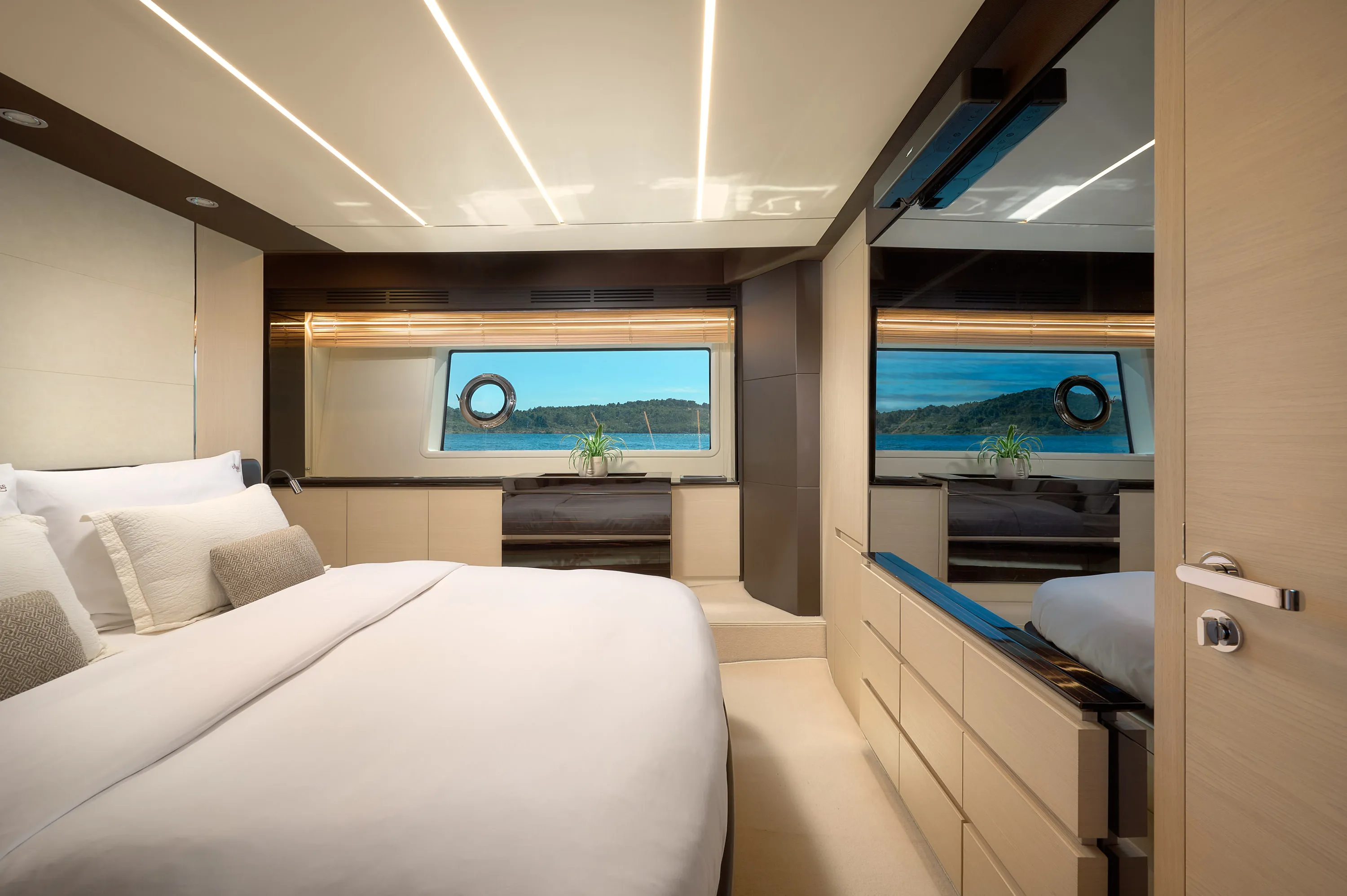 Azimut 72 Alyss — yacht photo 16
