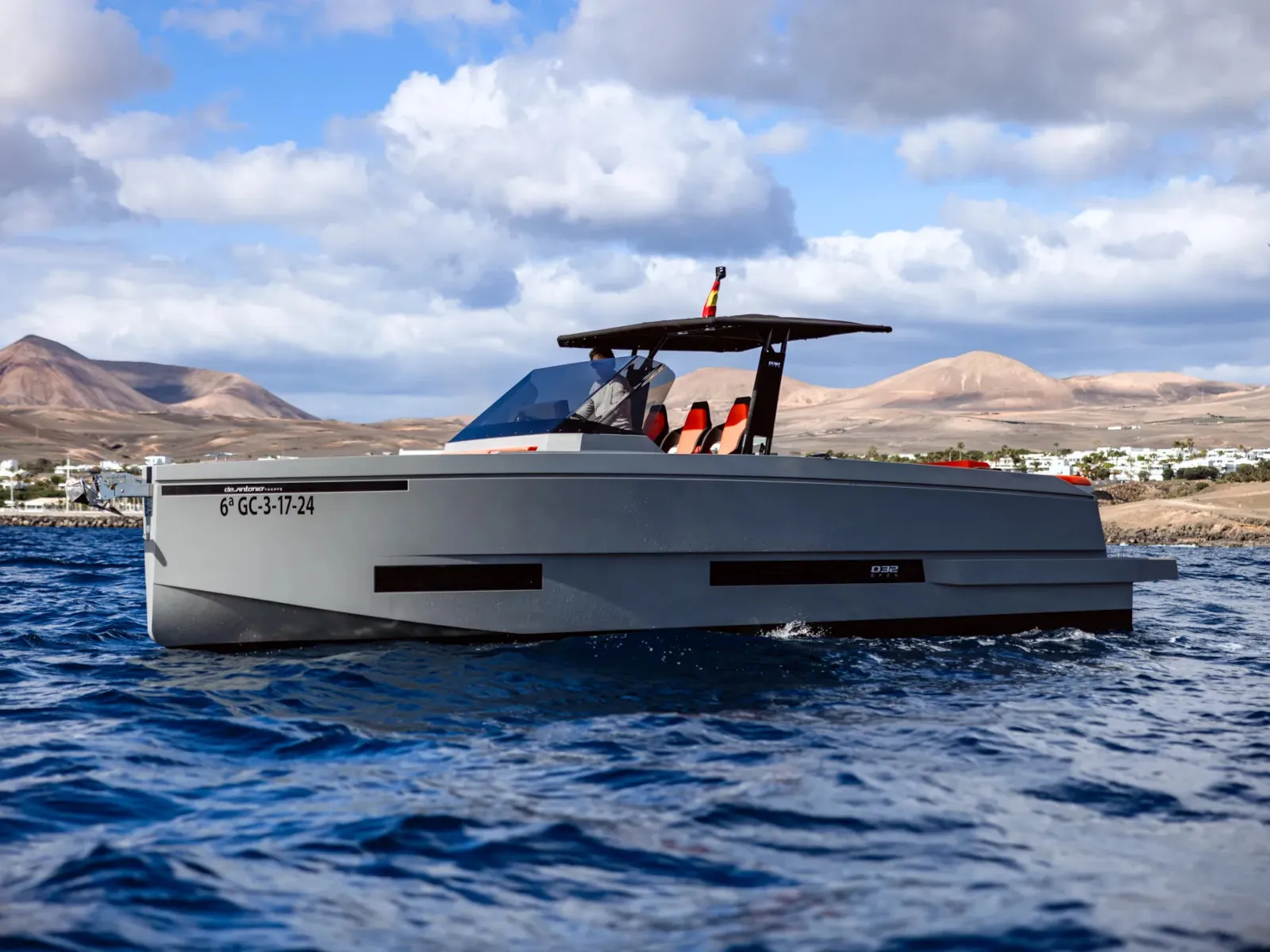 De Antonio D32 Chic & Tonic — foto dello yacht n. 1