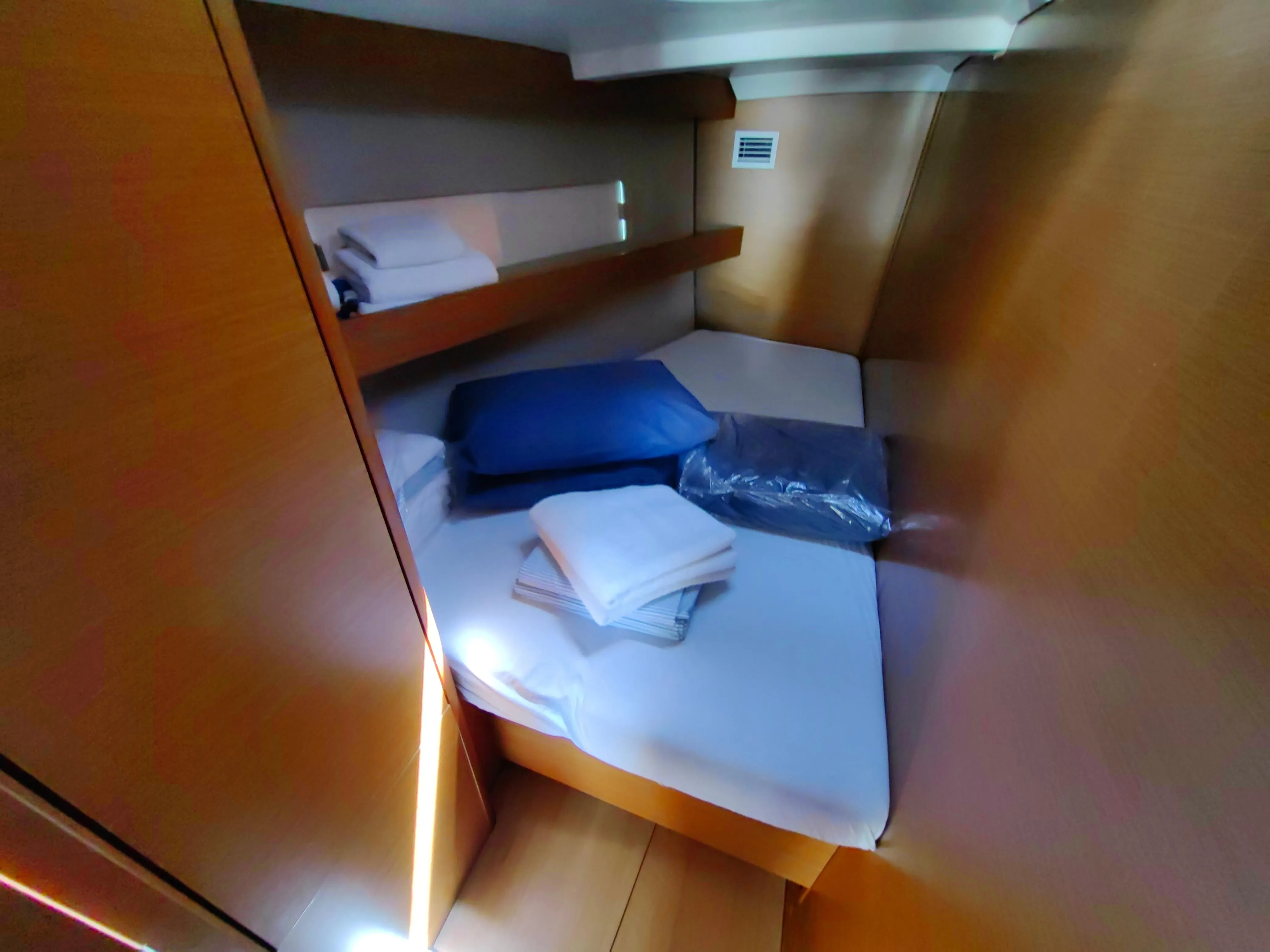 Sun Odyssey 440 Milky Way — фотография яхты 8