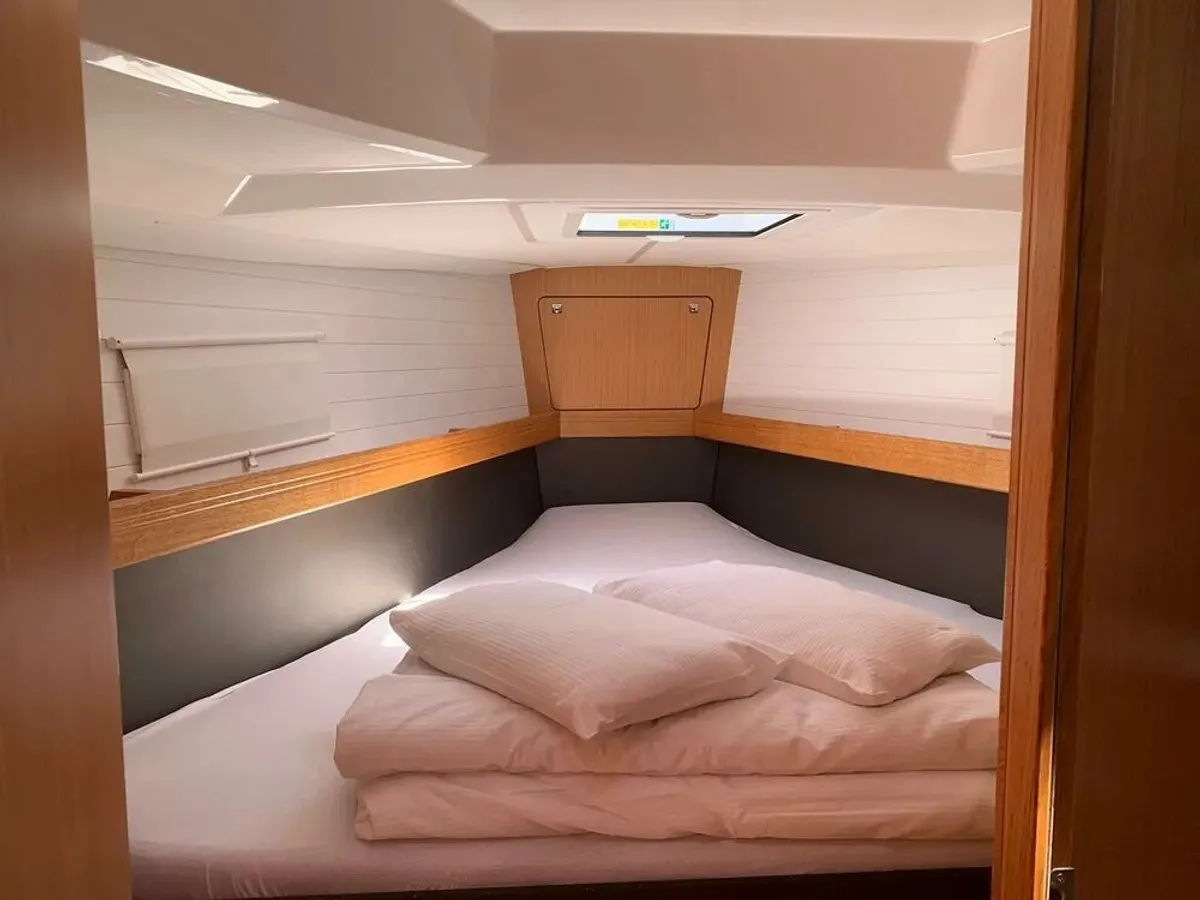 Bavaria Cruiser 41 WHATEVER — фотография яхты 10