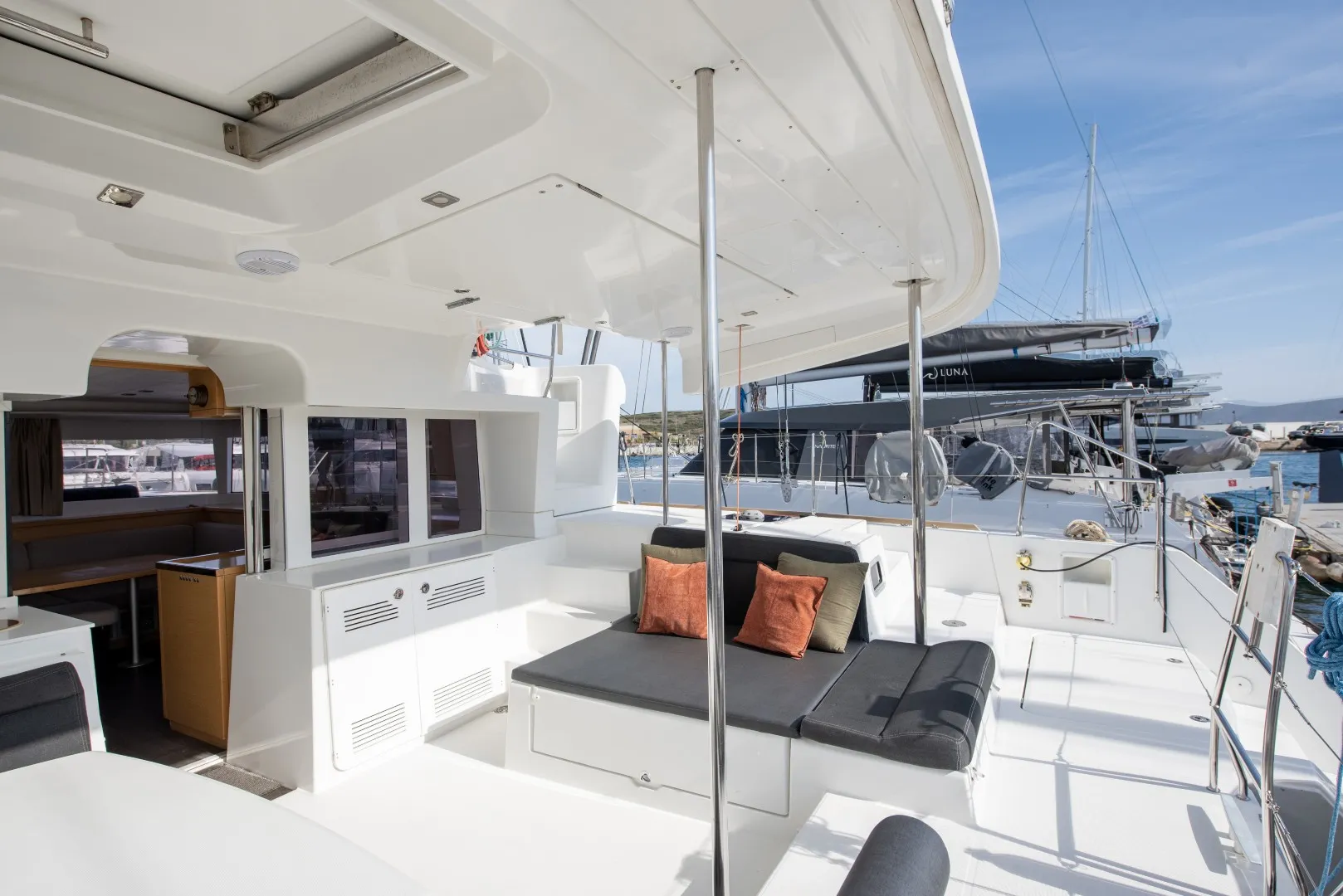 Lagoon 450 Fly Diva — фотография яхты 23