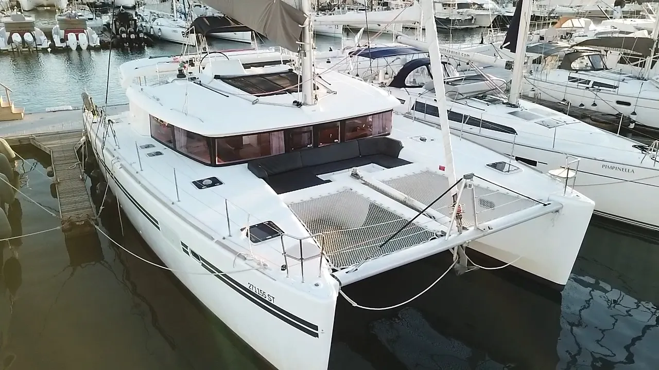 Lagoon 450 Fly Diva — фотография яхты 16