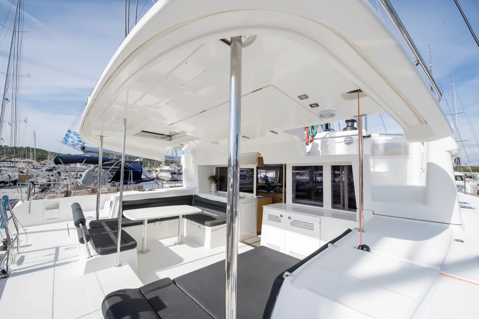 Lagoon 450 Fly Diva — фотография яхты 19