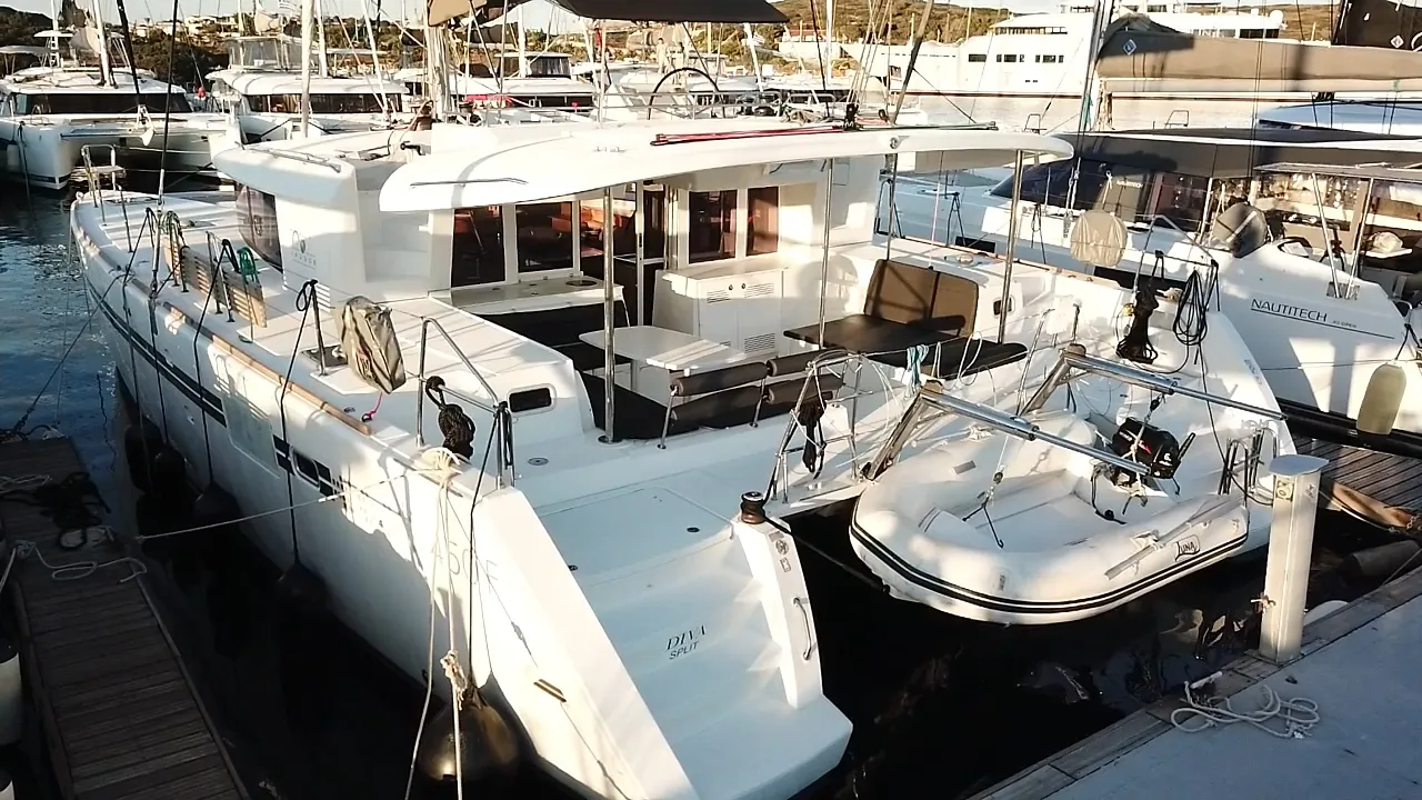 Lagoon 450 Fly Diva — фотография яхты 25