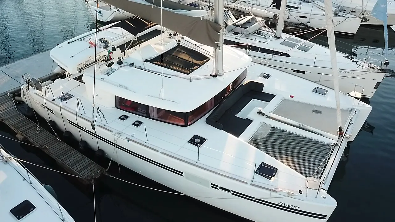 Lagoon 450 Fly Diva — фотография яхты 5