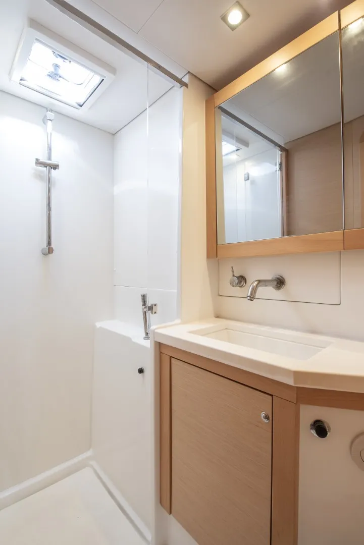 Lagoon 450 Fly Diva — фотография яхты 7