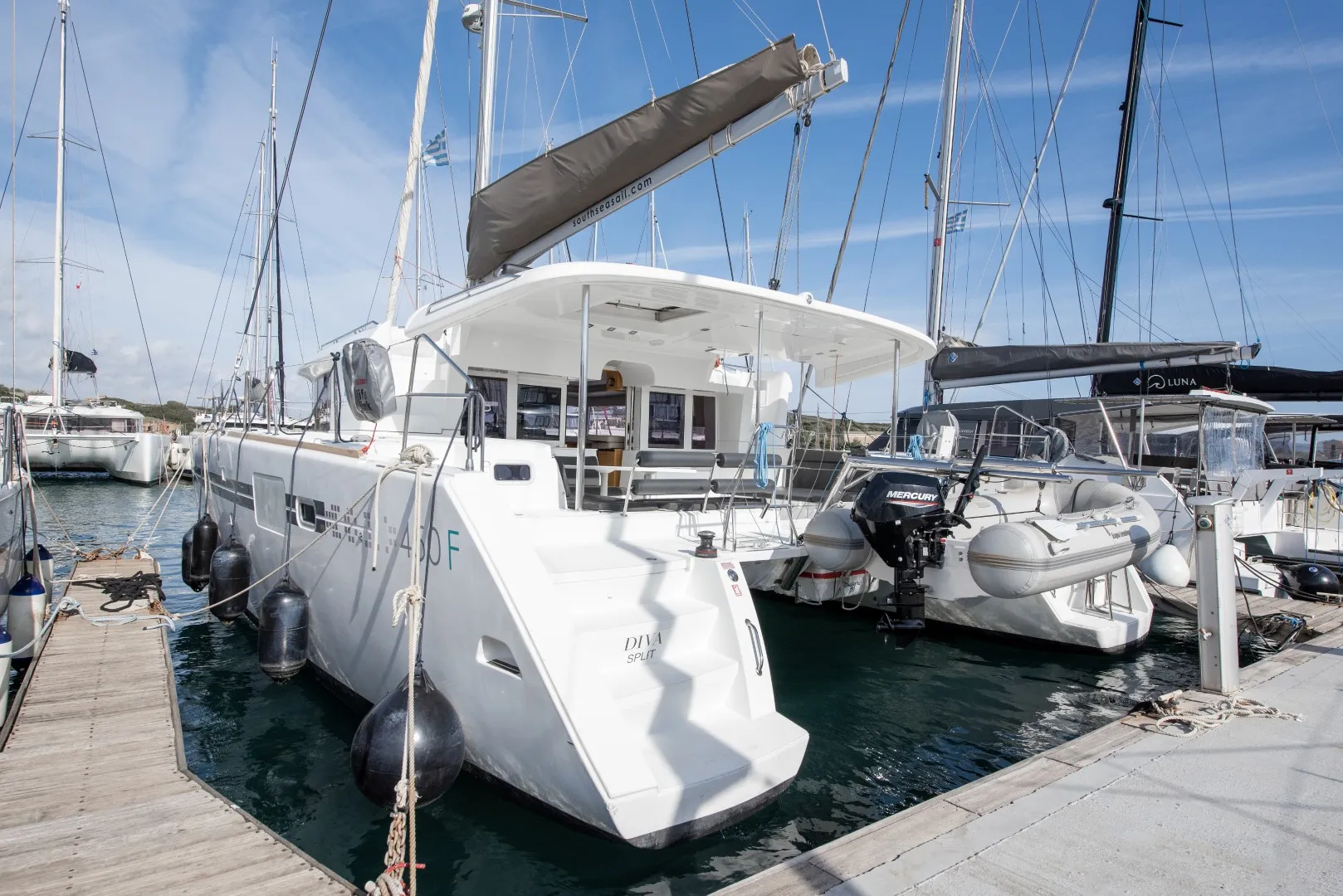 Lagoon 450 Fly Diva — фотография яхты 9
