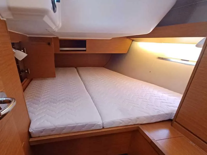Dufour 430 SunLuis — jahtikuva 2