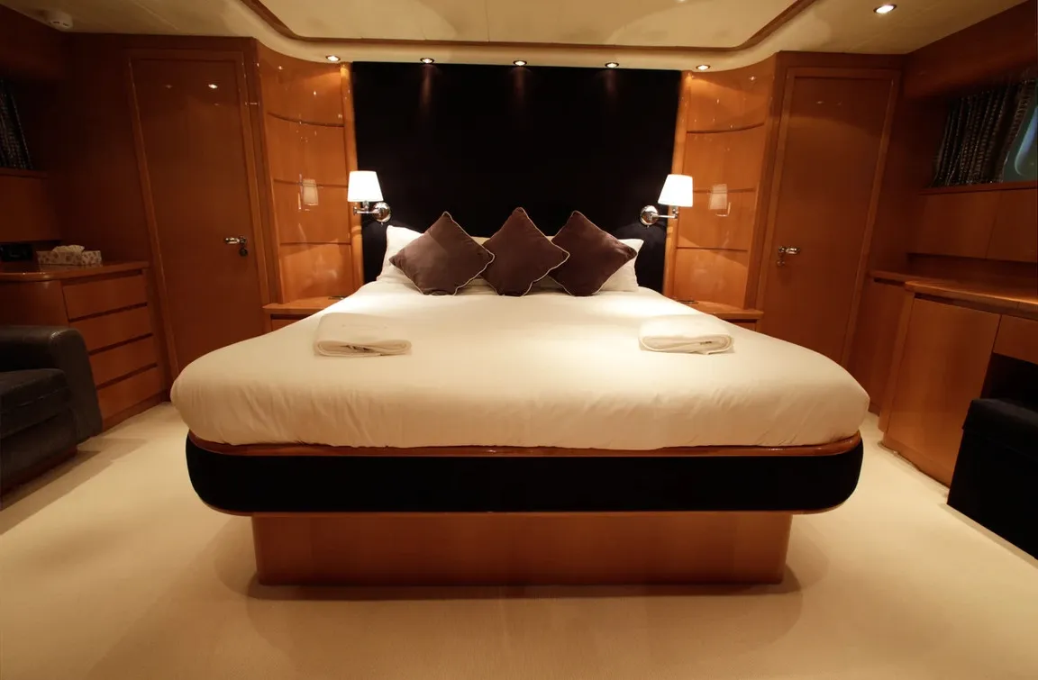 Falcon 86 Georg I — yacht photo 11