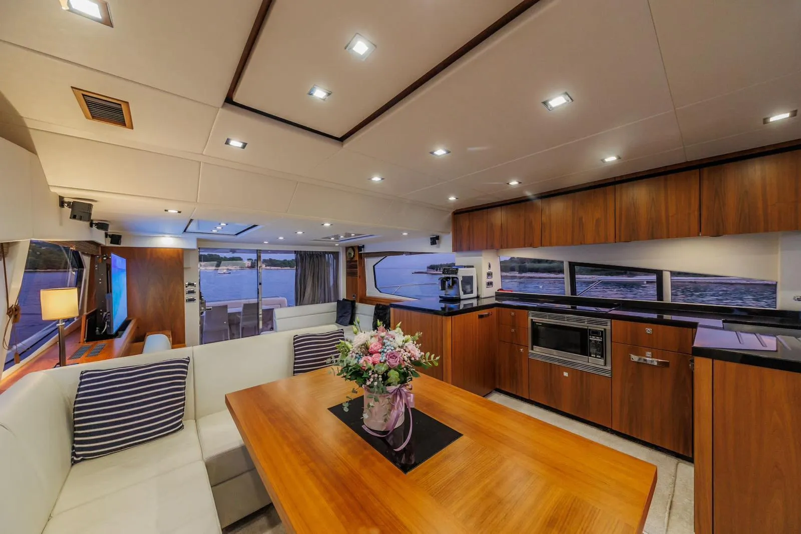 Sunseeker Manhattan 63 2 Drunk — yacht photo 2