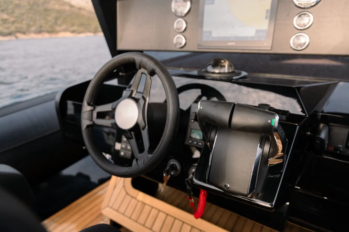 Novamarine RH 1000 Orsa Minore — fotografia jachty 6