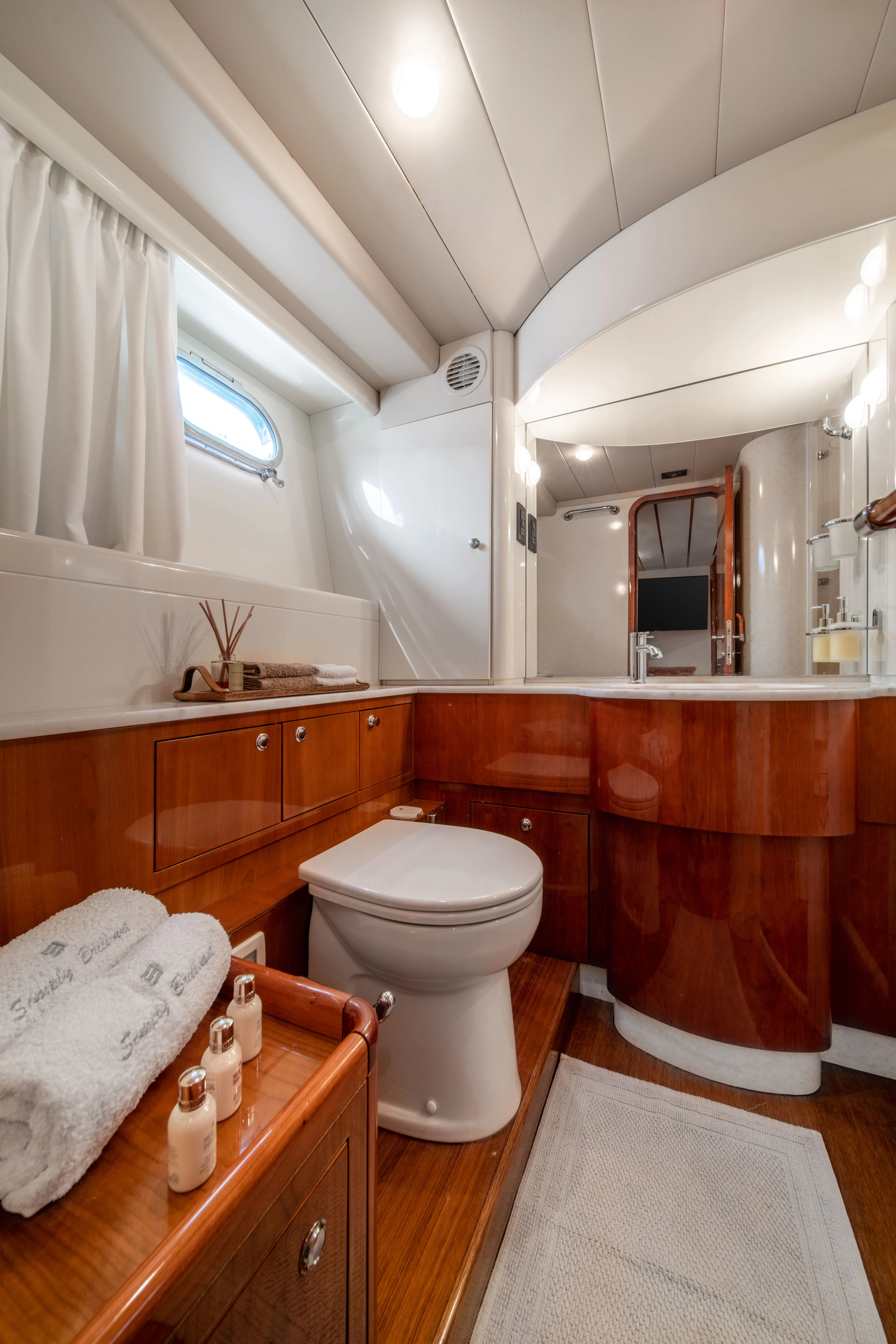 Ferretti 68 SIMPLY BRILLIANT — yacht photo 2