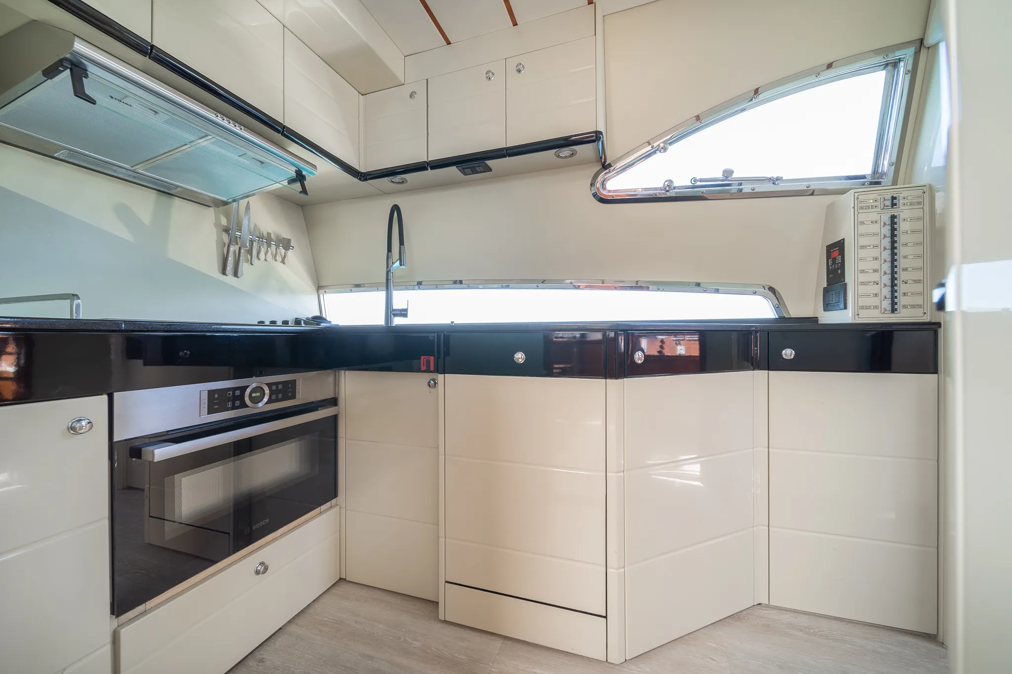 Ferretti 68 SIMPLY BRILLIANT — yacht photo 4