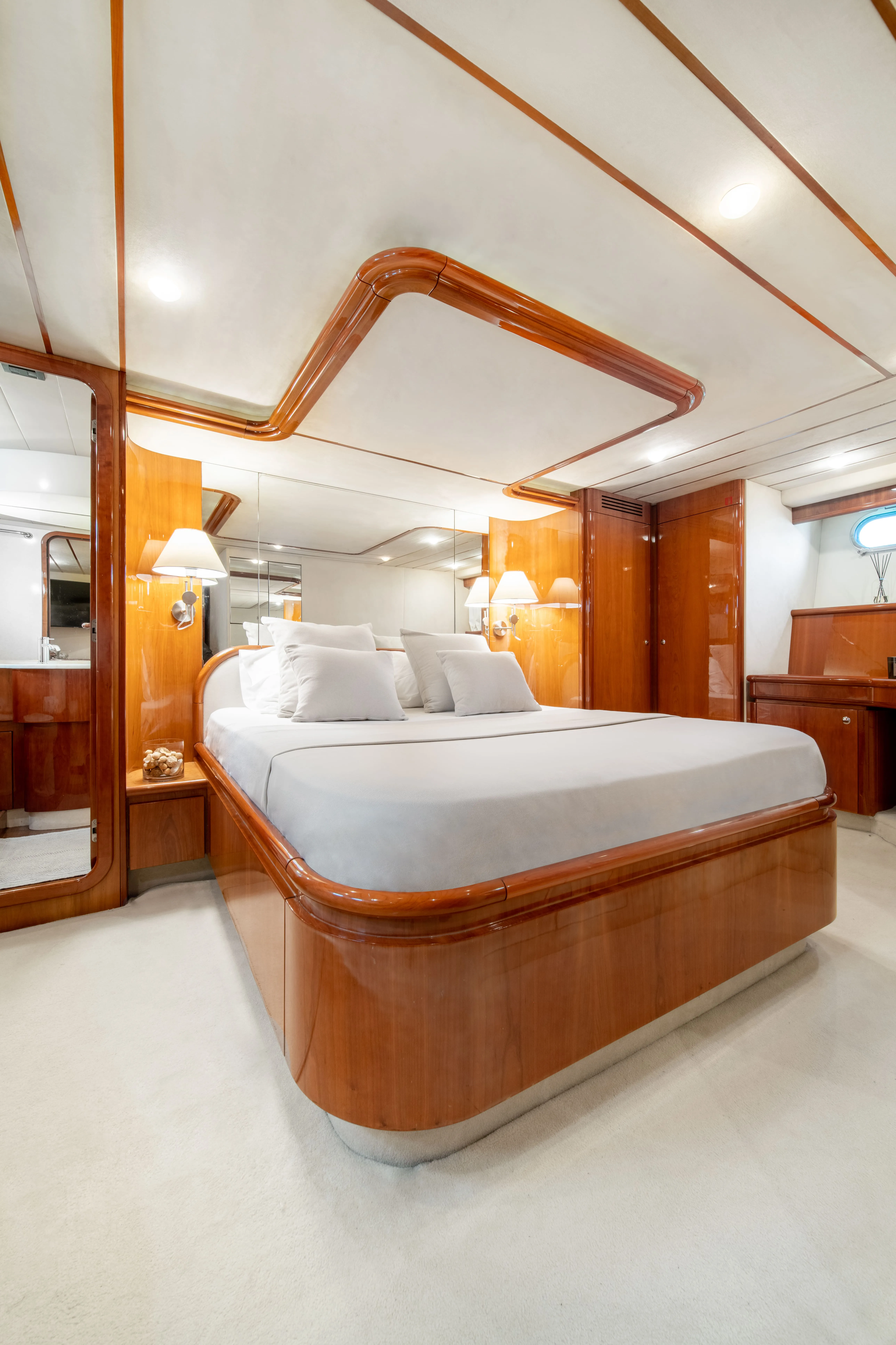 Ferretti 68 SIMPLY BRILLIANT — yacht photo 5