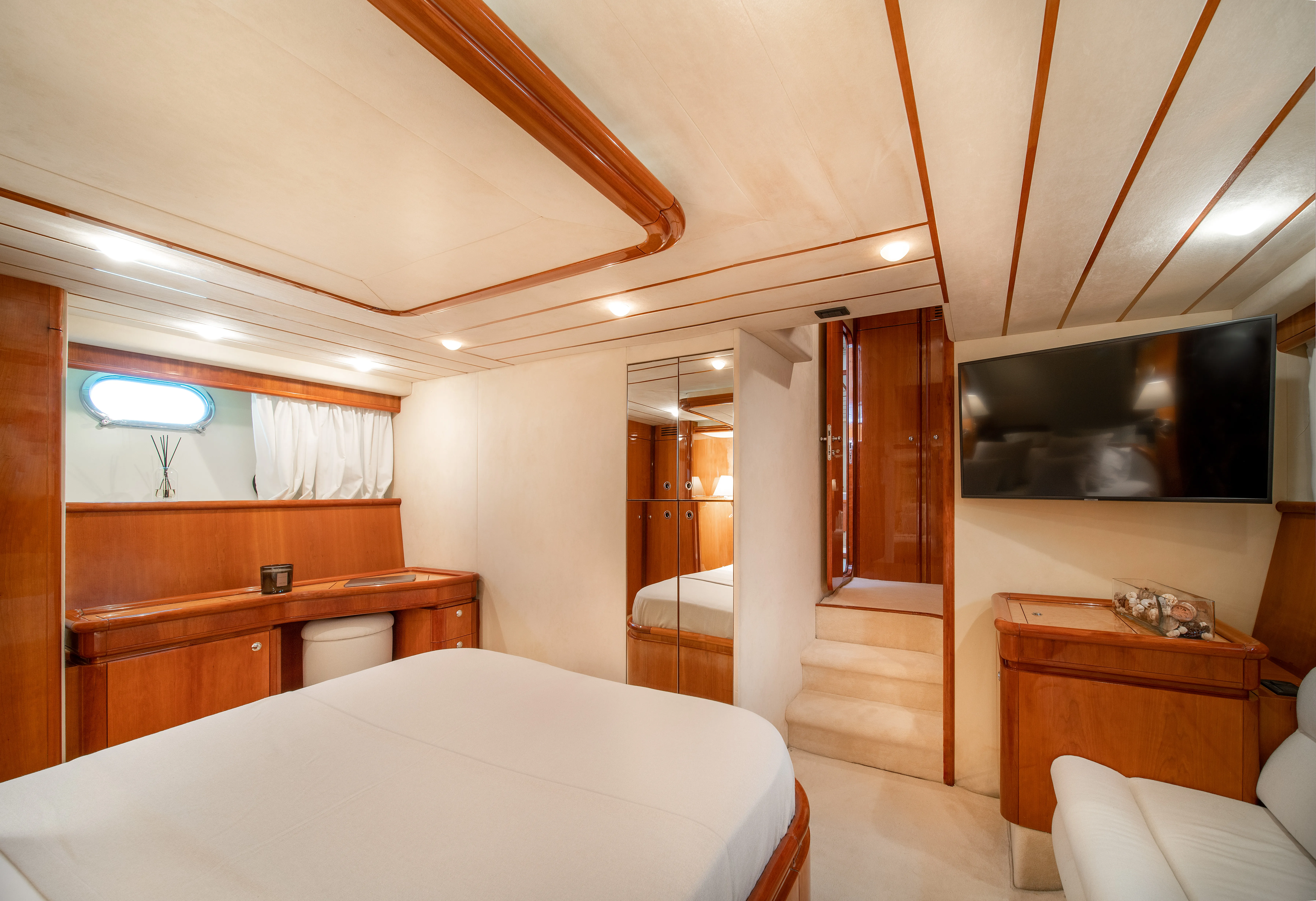 Ferretti 68 SIMPLY BRILLIANT — yacht photo 3