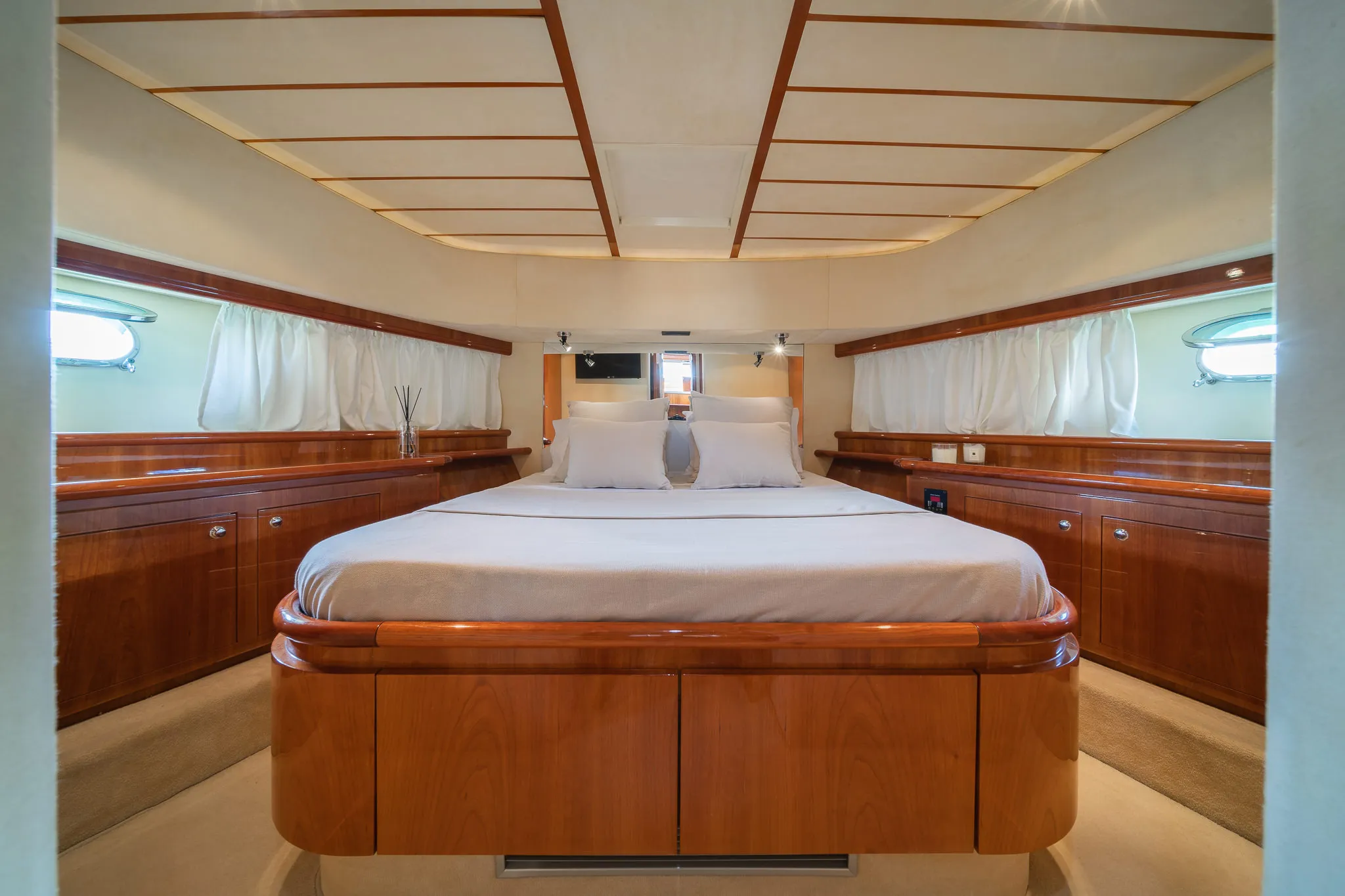 Ferretti 68 SIMPLY BRILLIANT — yacht photo 7