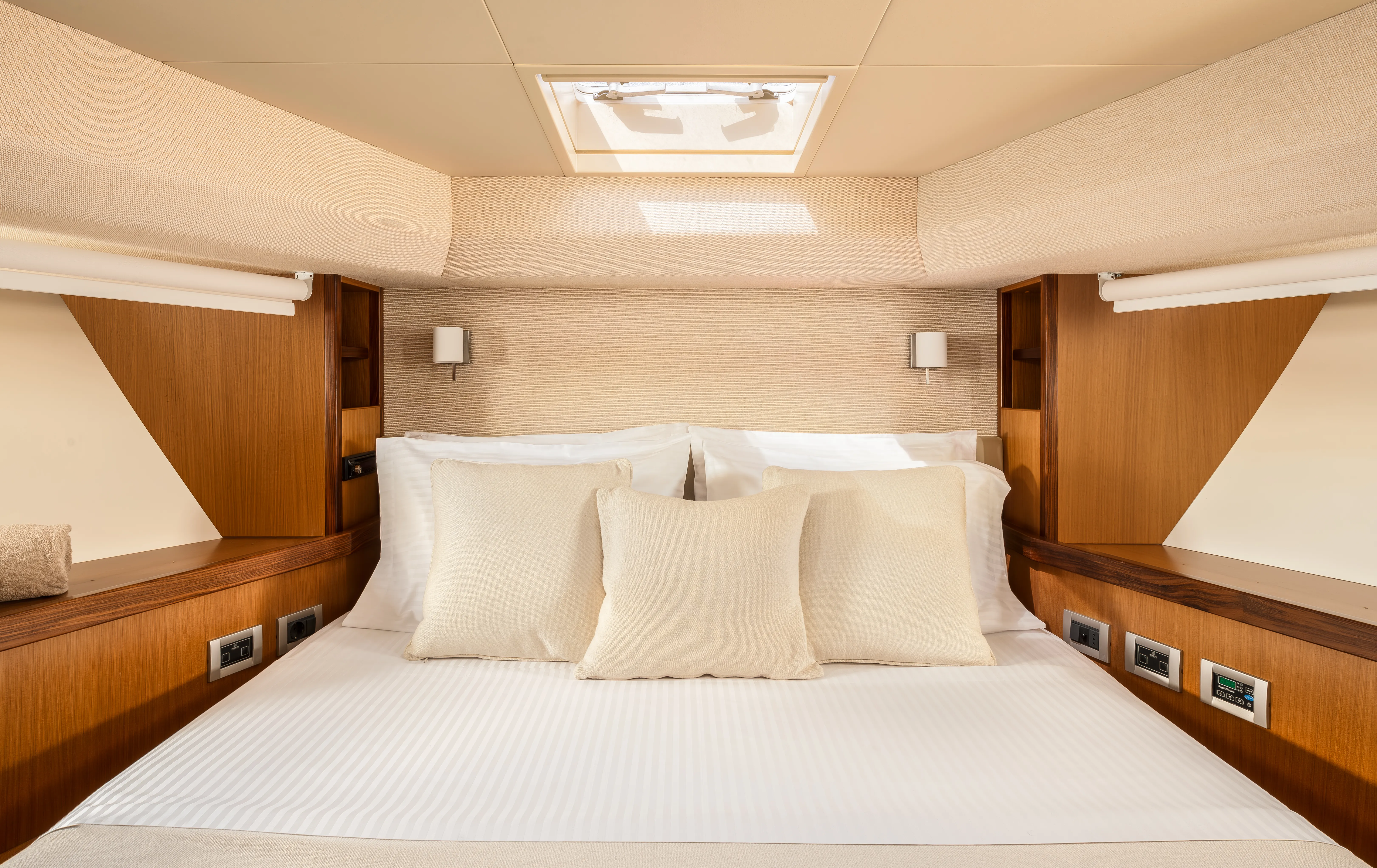 Ferretti 630 ESCAPE — Yachtfoto 13