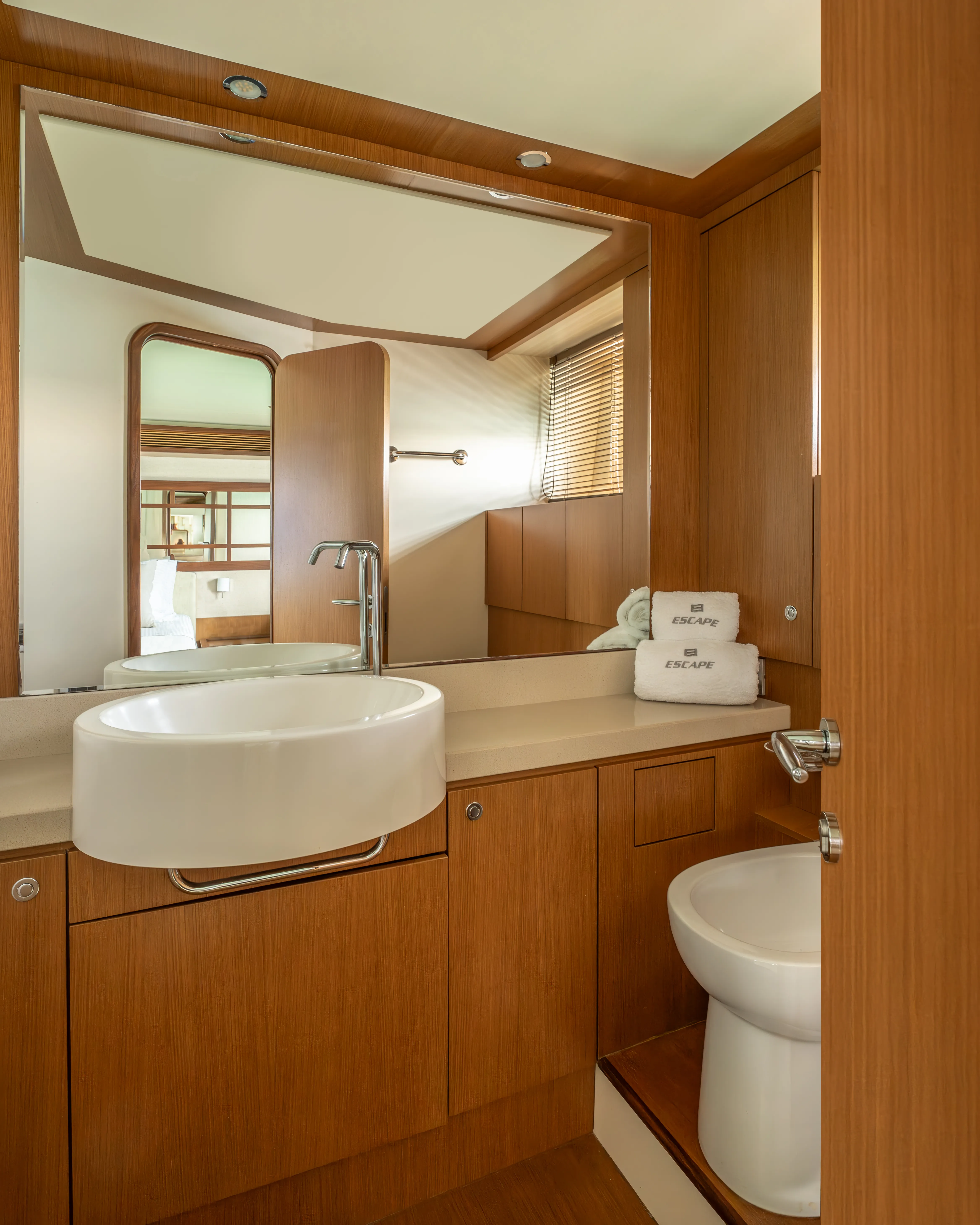 Ferretti 630 ESCAPE — Yachtfoto 19