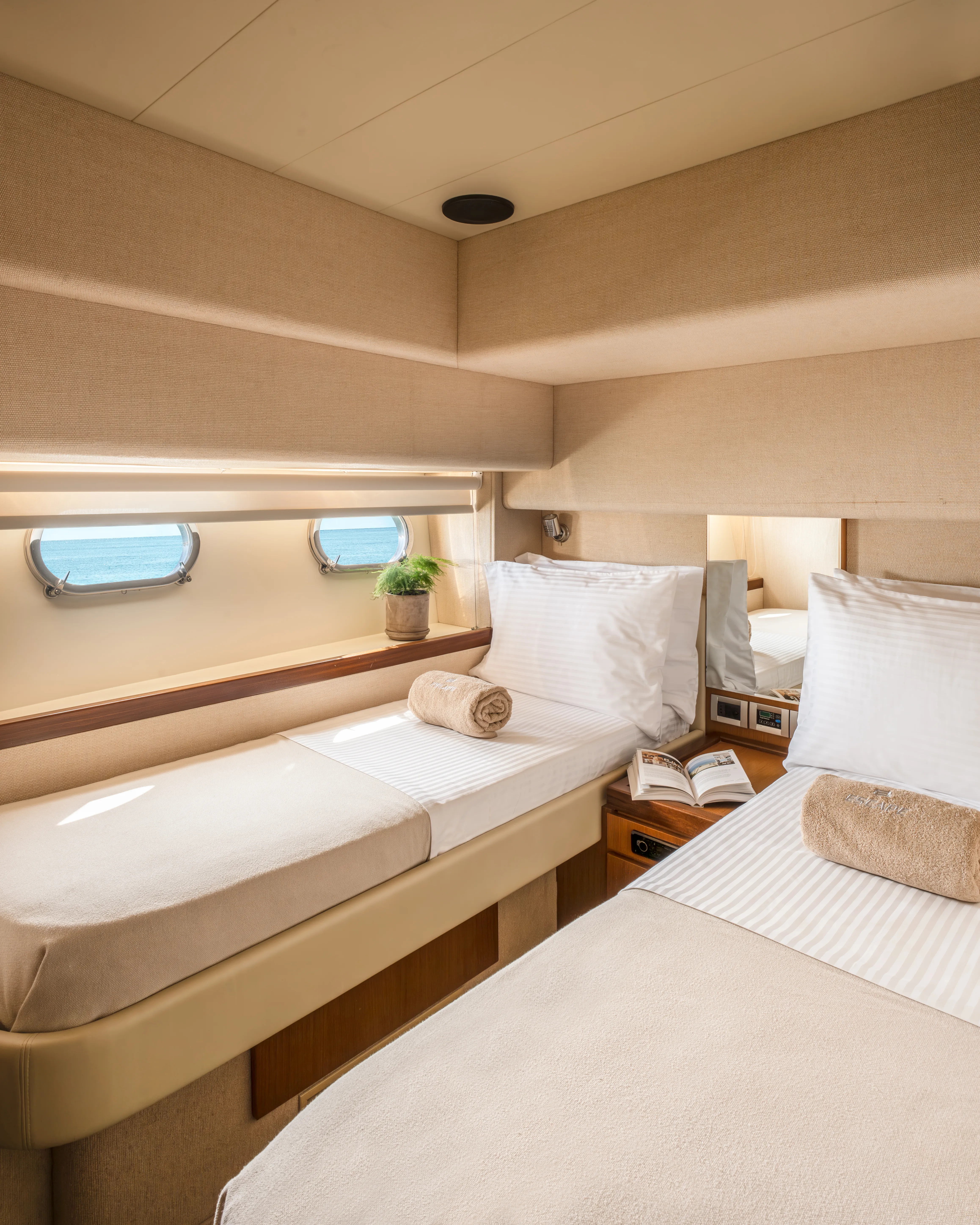 Ferretti 630 ESCAPE — Yachtfoto 16