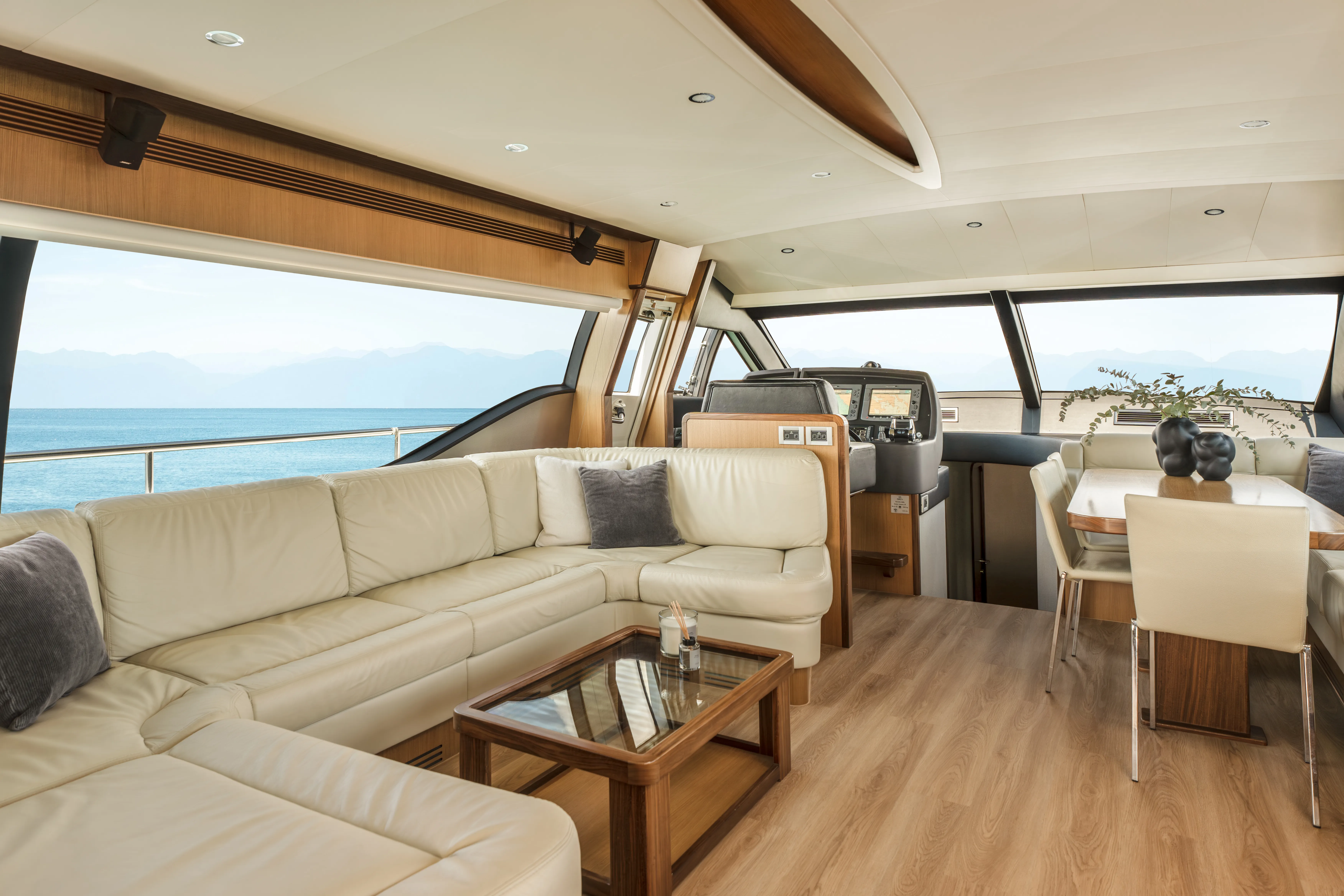 Ferretti 630 ESCAPE — Yachtfoto 4