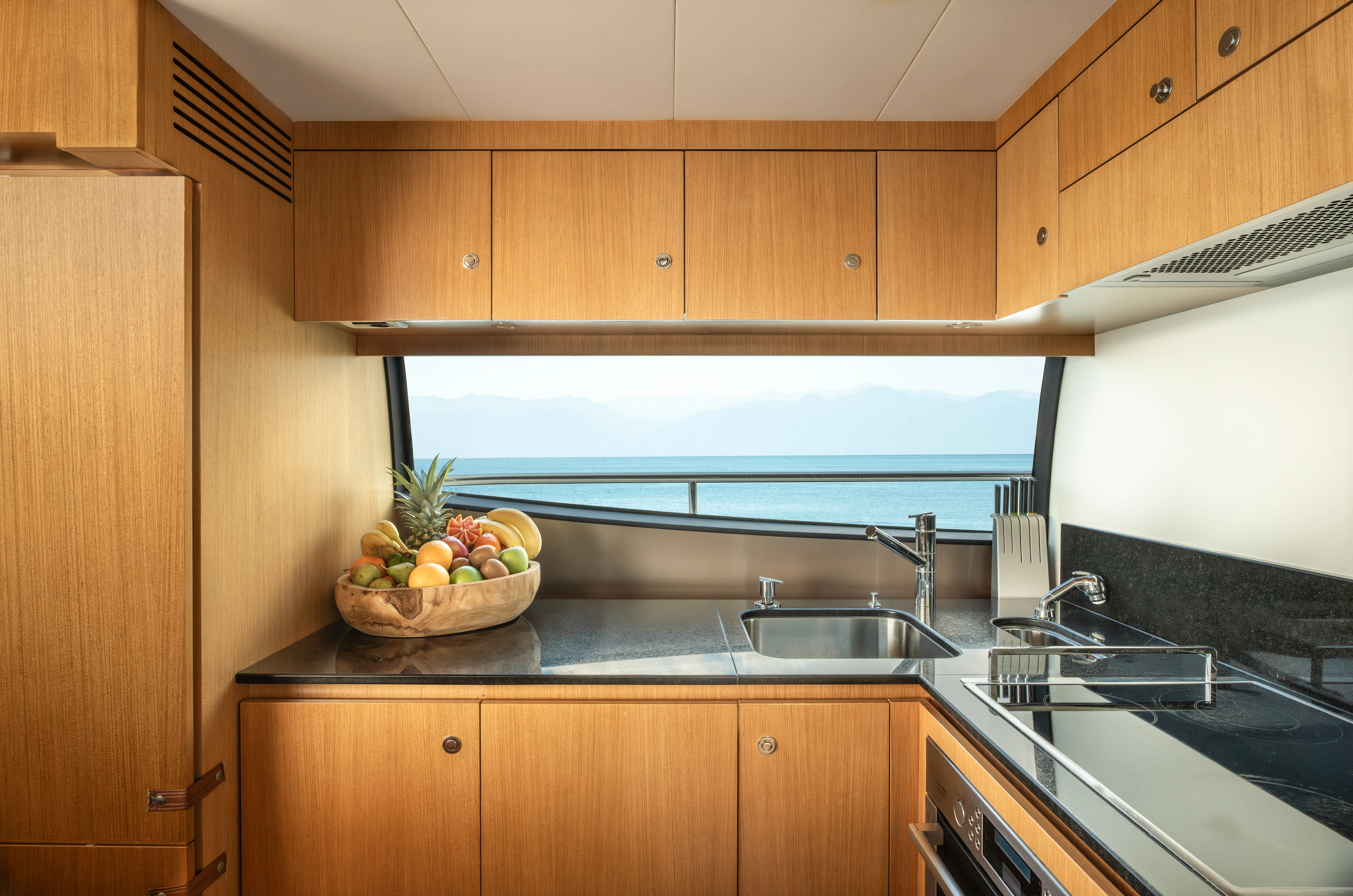 Ferretti 630 ESCAPE — Yachtfoto 21