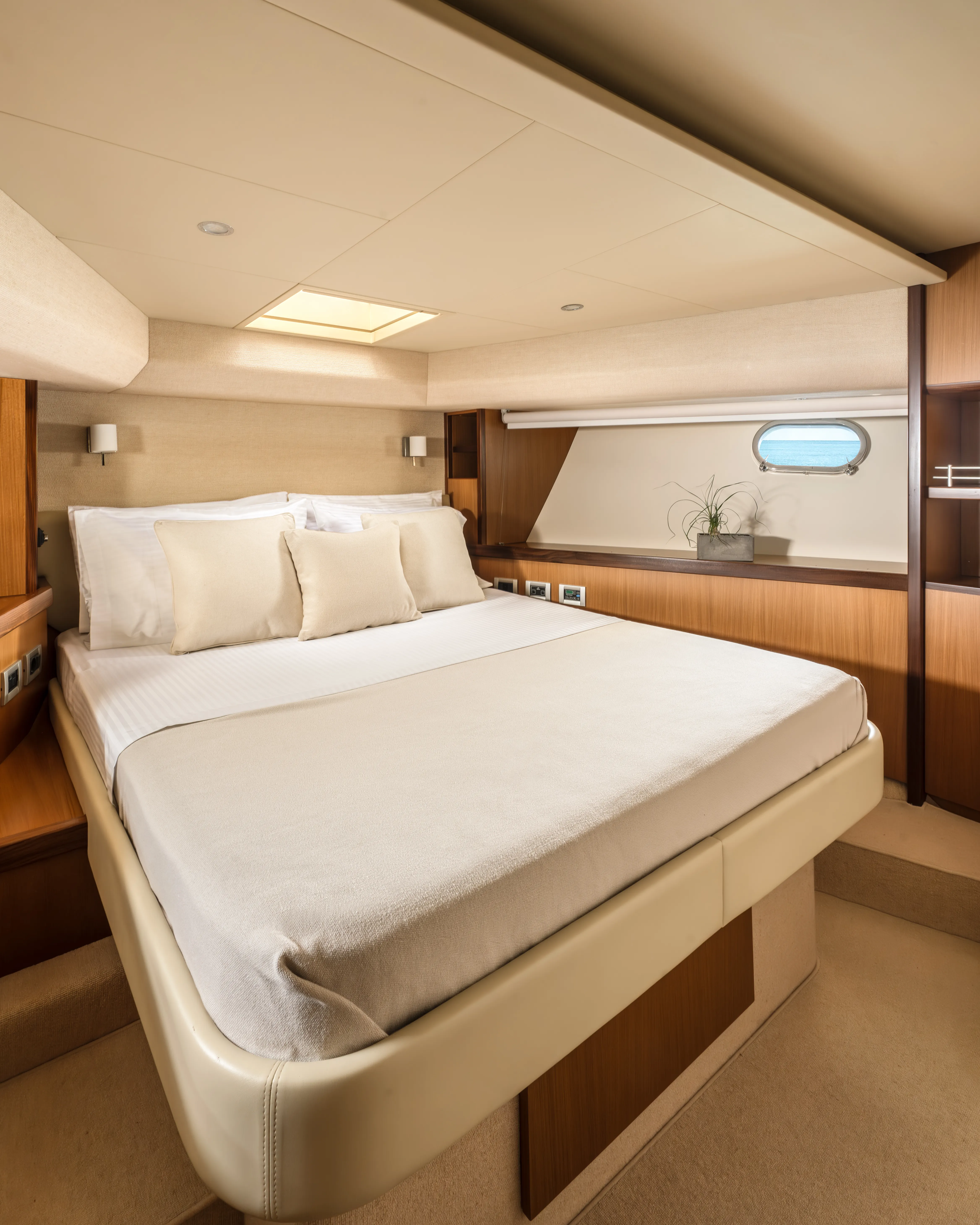 Ferretti 630 ESCAPE — Yachtfoto 7