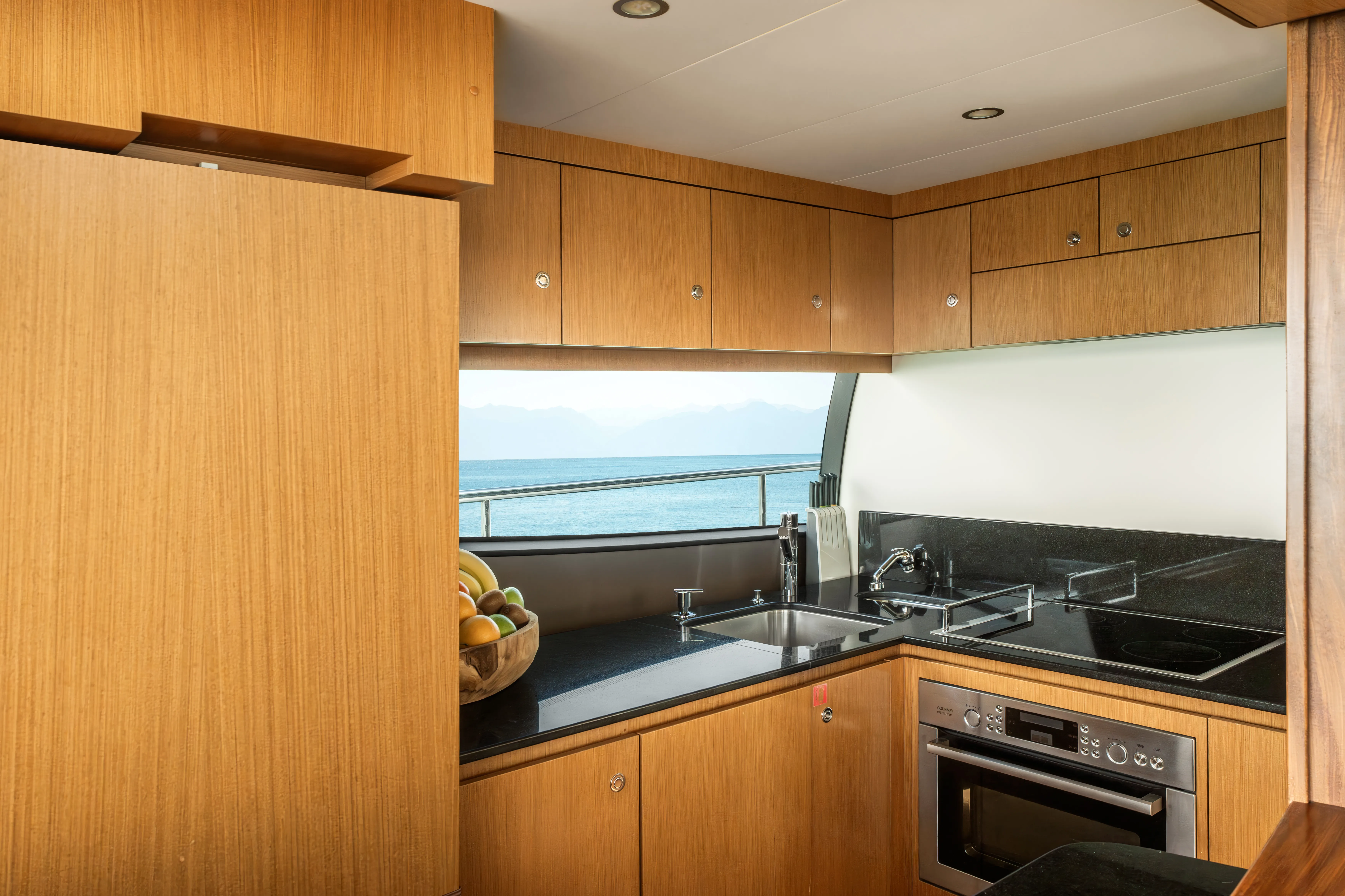 Ferretti 630 ESCAPE — Yachtfoto 9