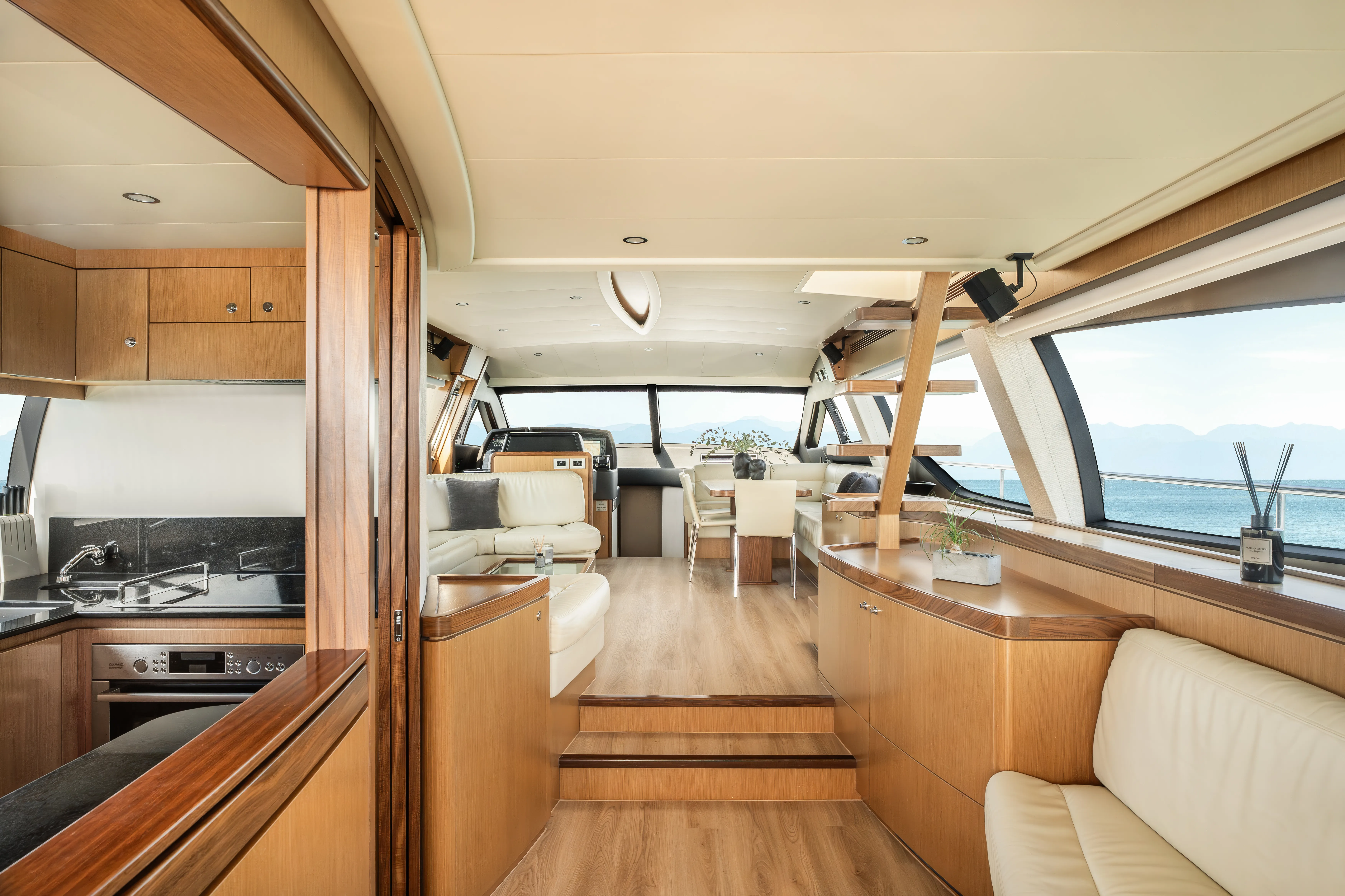 Ferretti 630 ESCAPE — Yachtfoto 20