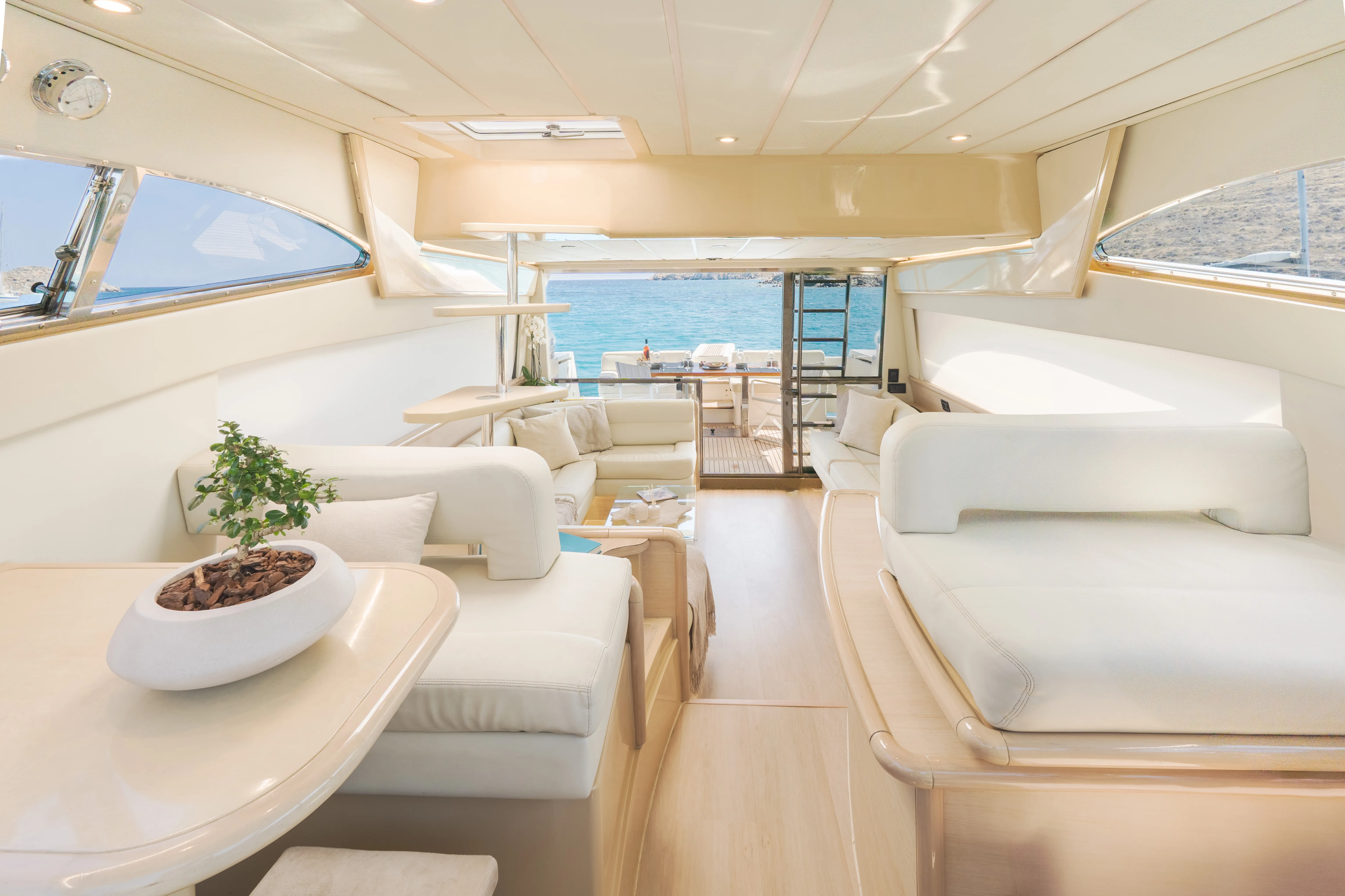 Ferretti 53 SECRET — yacht photo 9