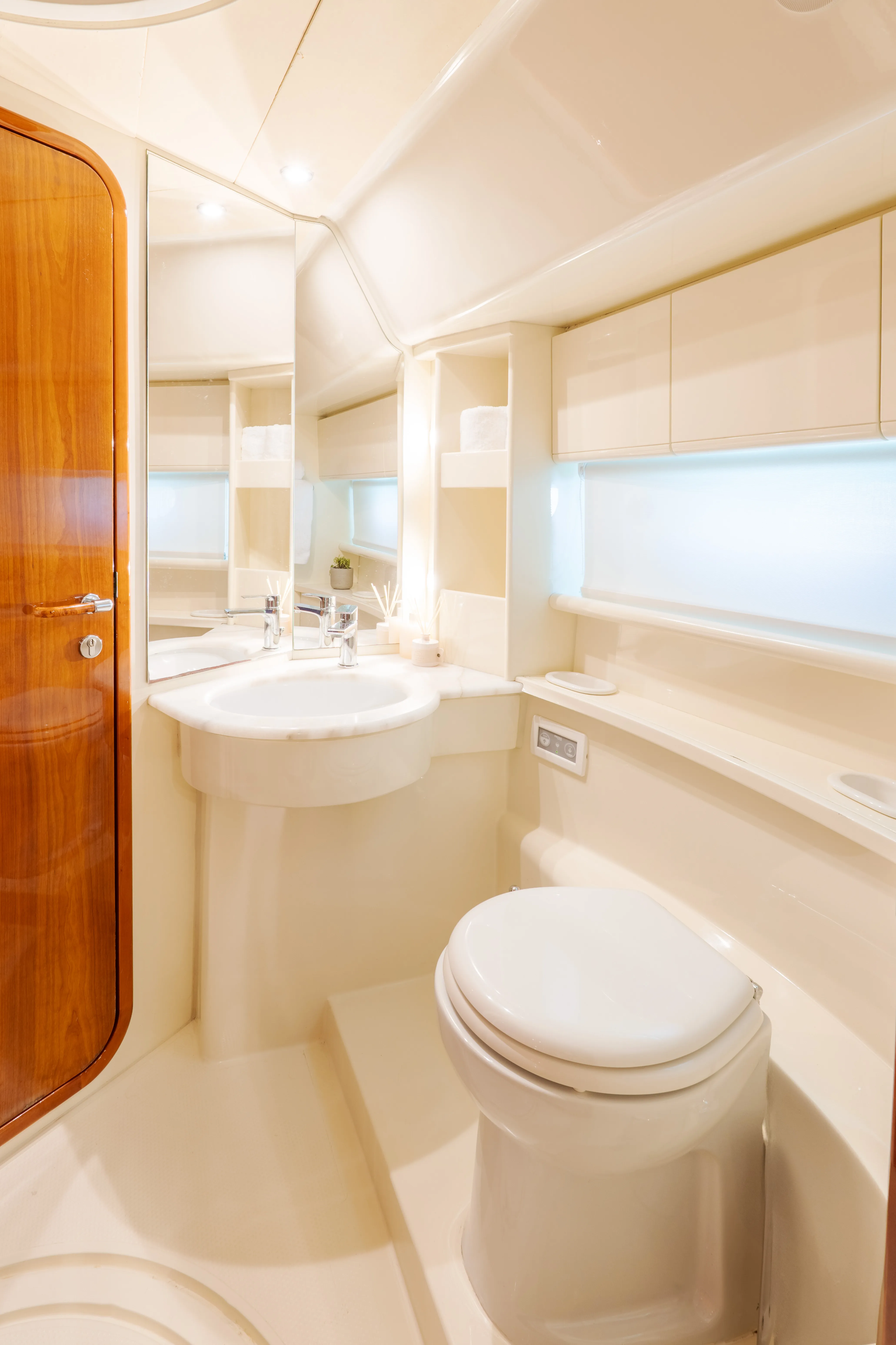 Ferretti 53 SECRET — yacht photo 10