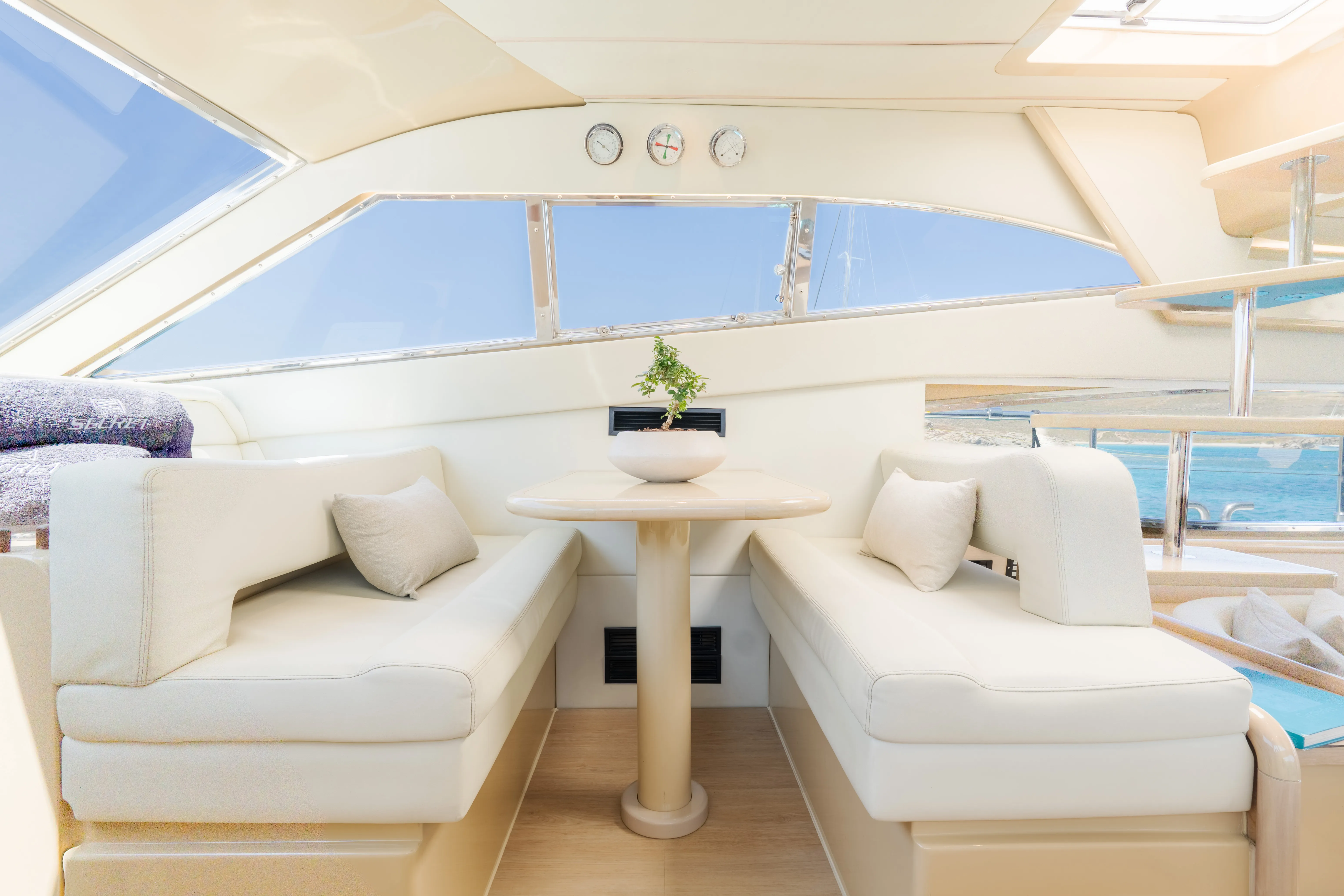Ferretti 53 SECRET — yacht photo 14