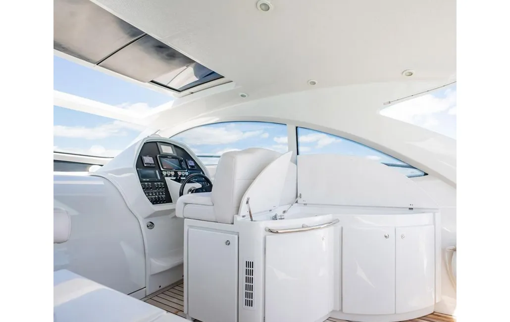 Pershing 50 Dom Pedro — yacht photo 3