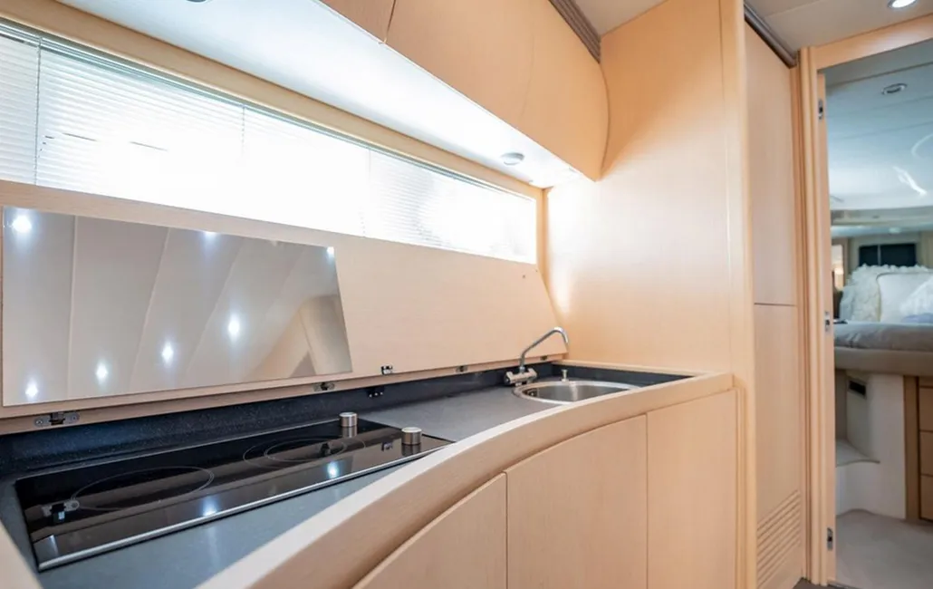 Pershing 50 Dom Pedro — yacht photo 9