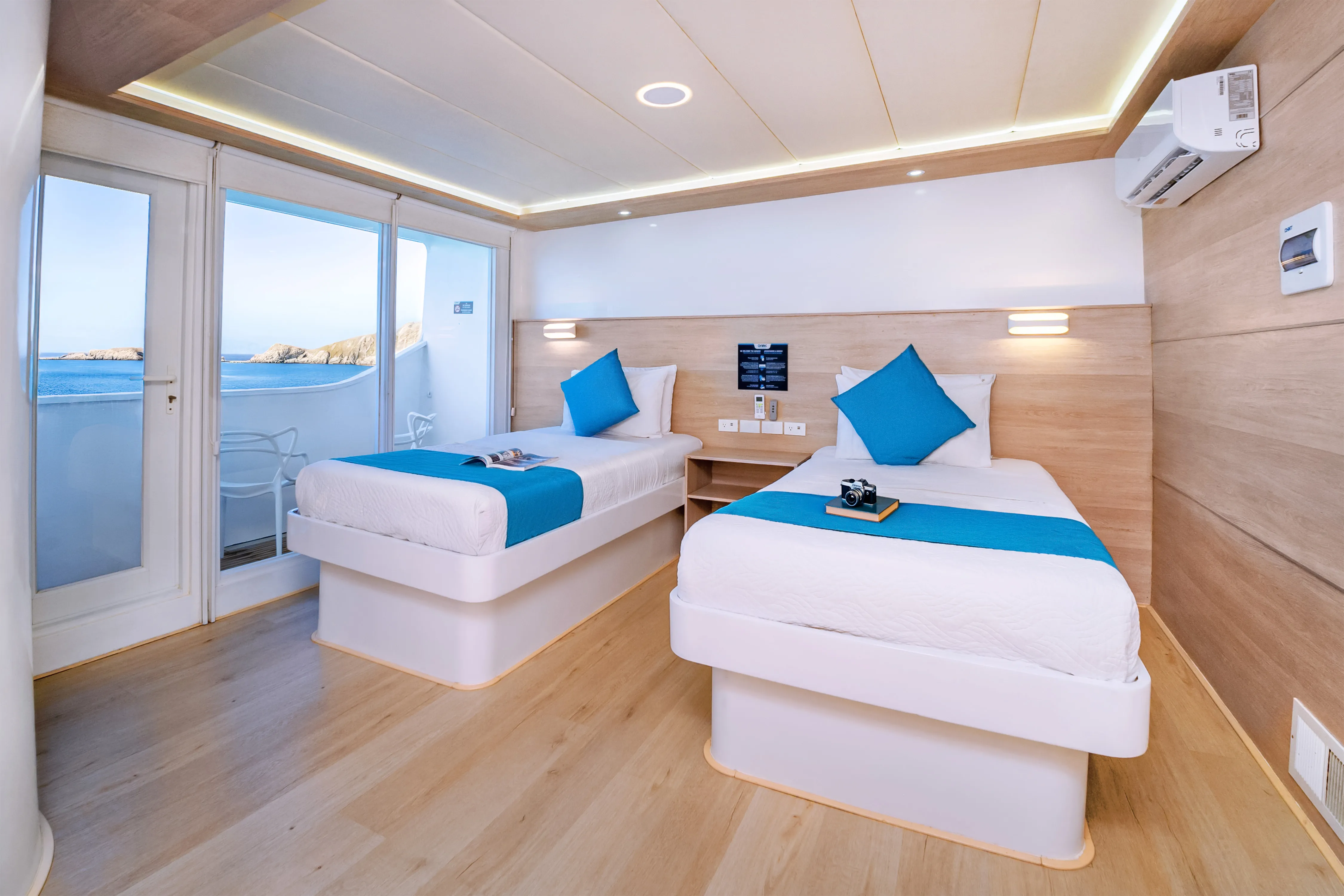 Catamaran Treasure — yacht photo 4