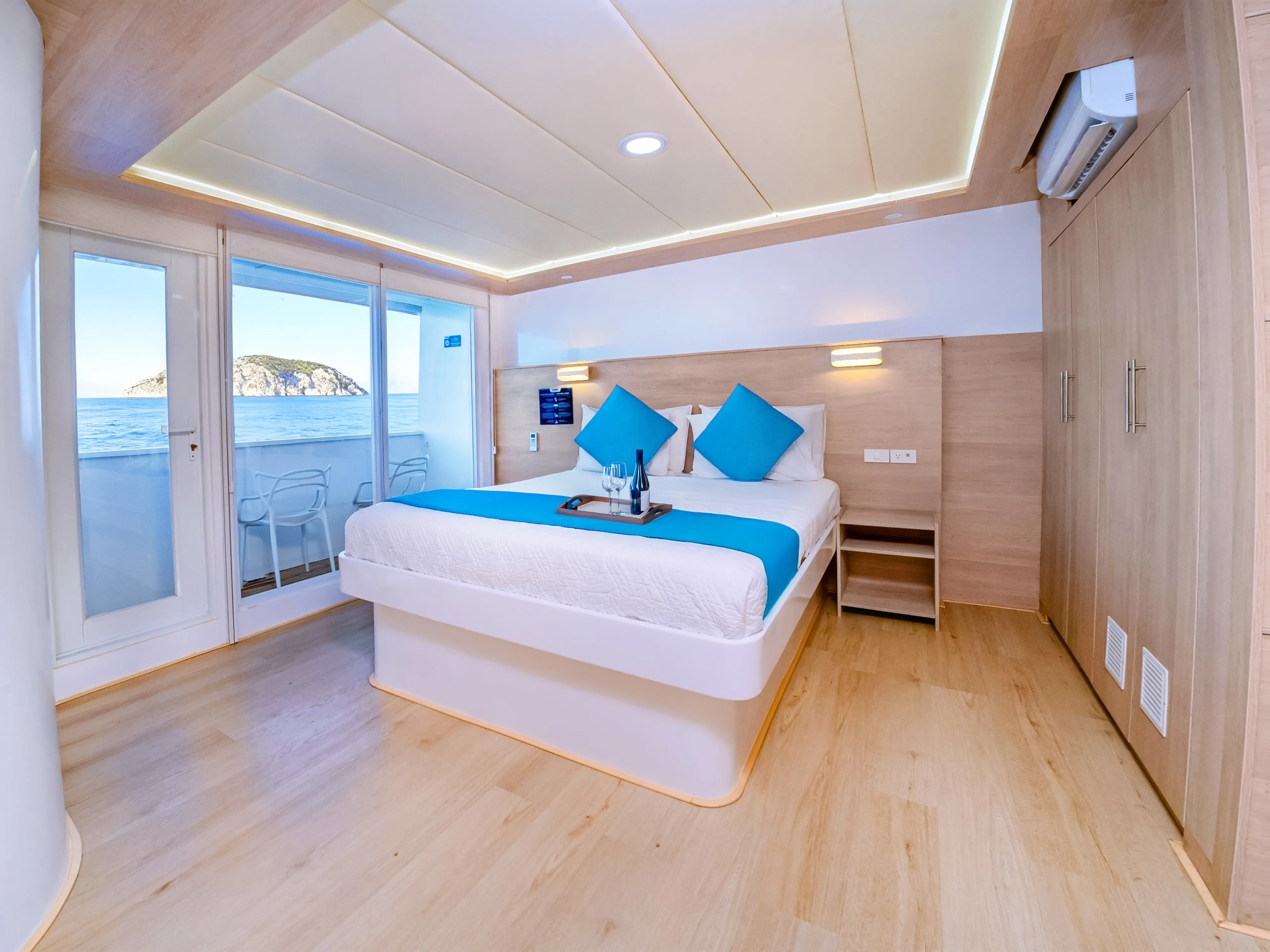 Catamaran Treasure — yacht photo 32
