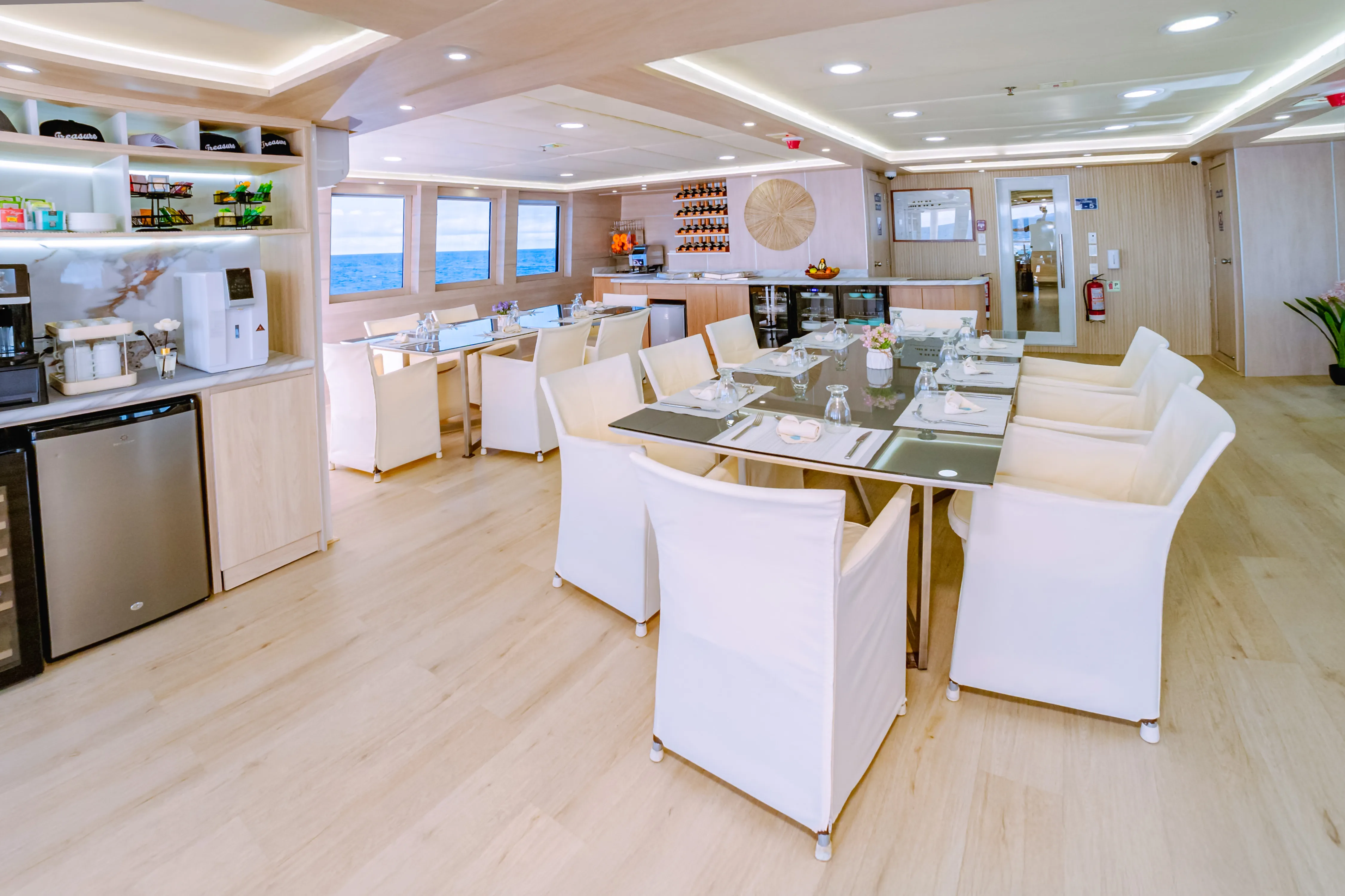 Catamaran Treasure — yacht photo 22