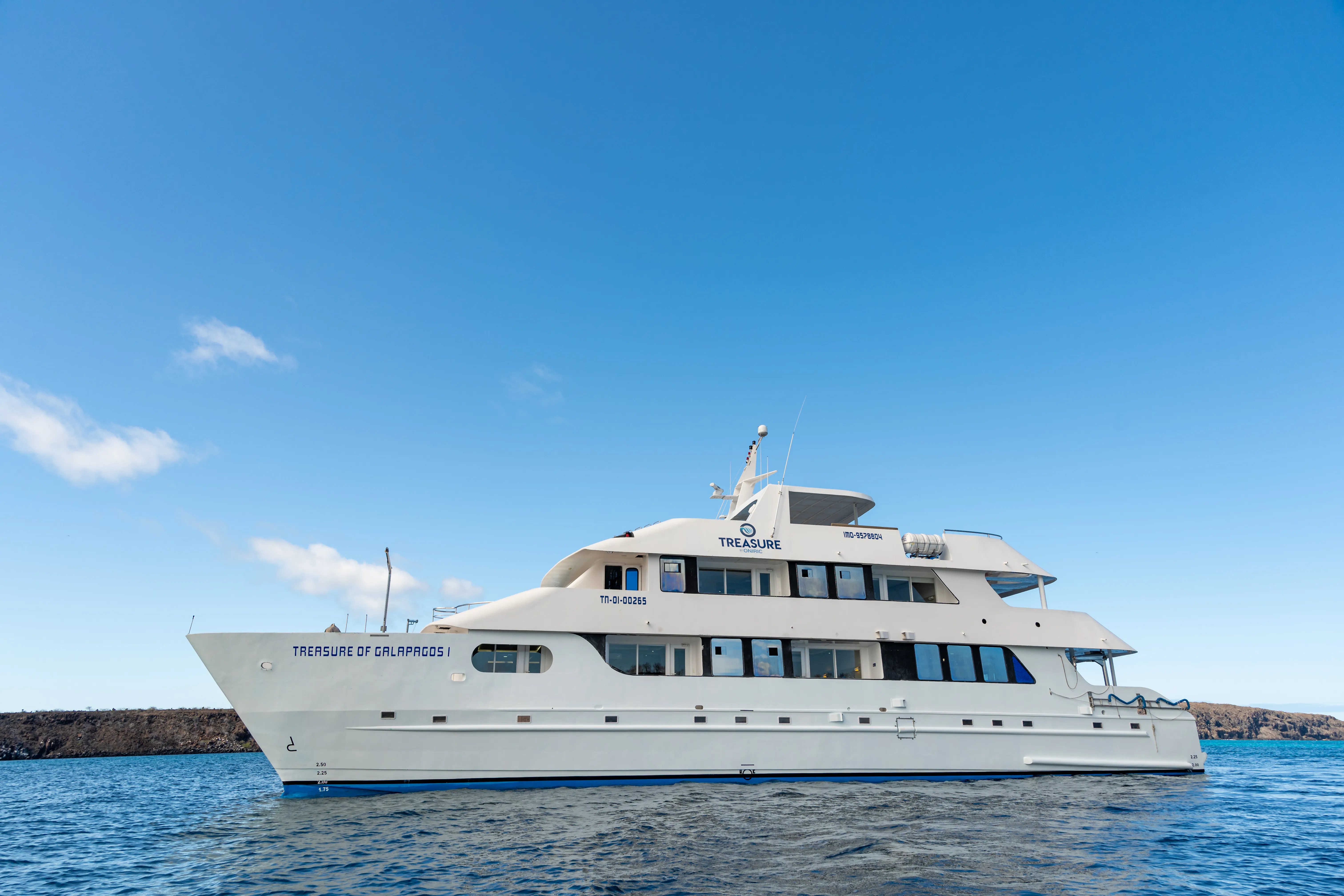 Catamaran Treasure — yacht photo 24