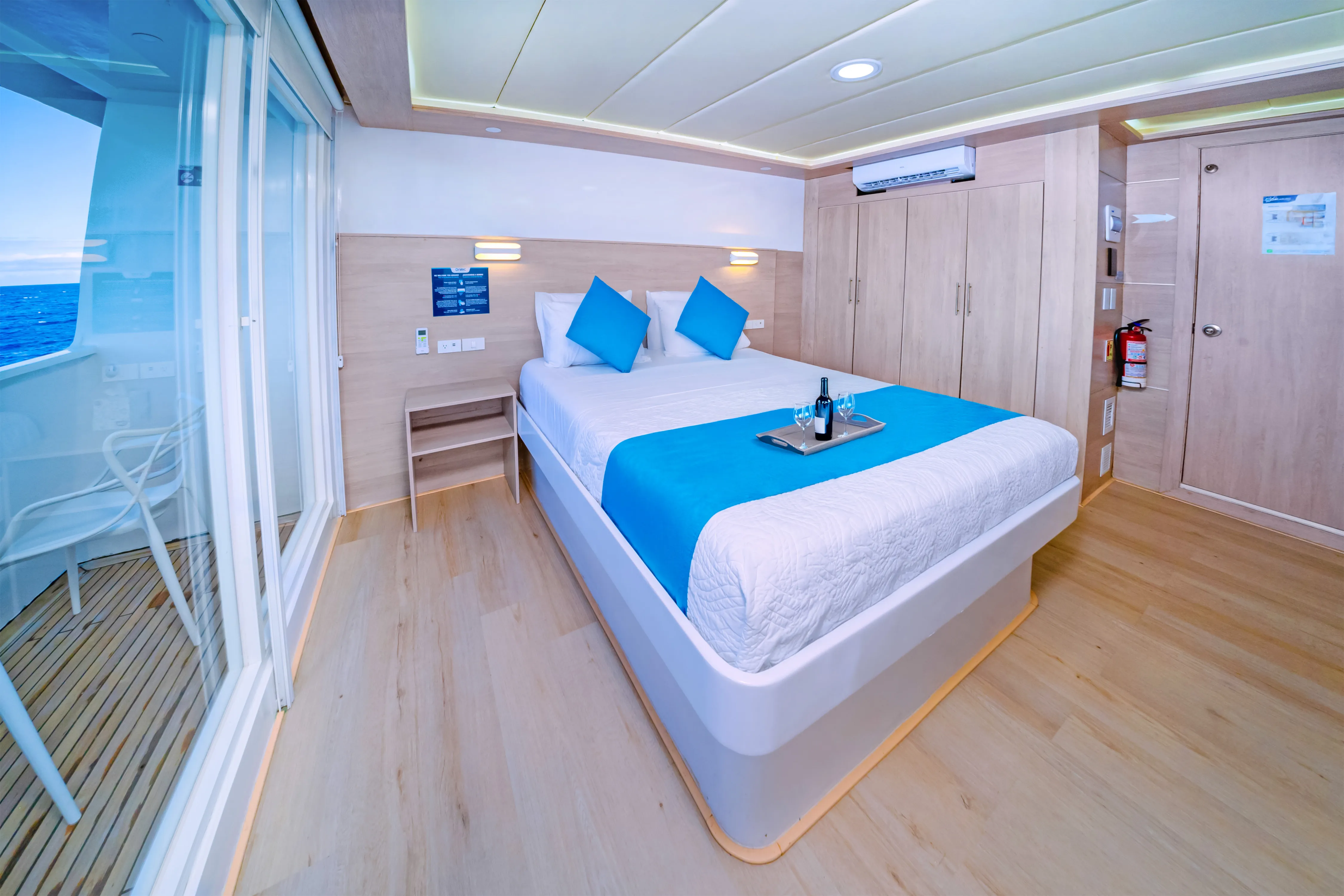 Catamaran Treasure — yacht photo 2