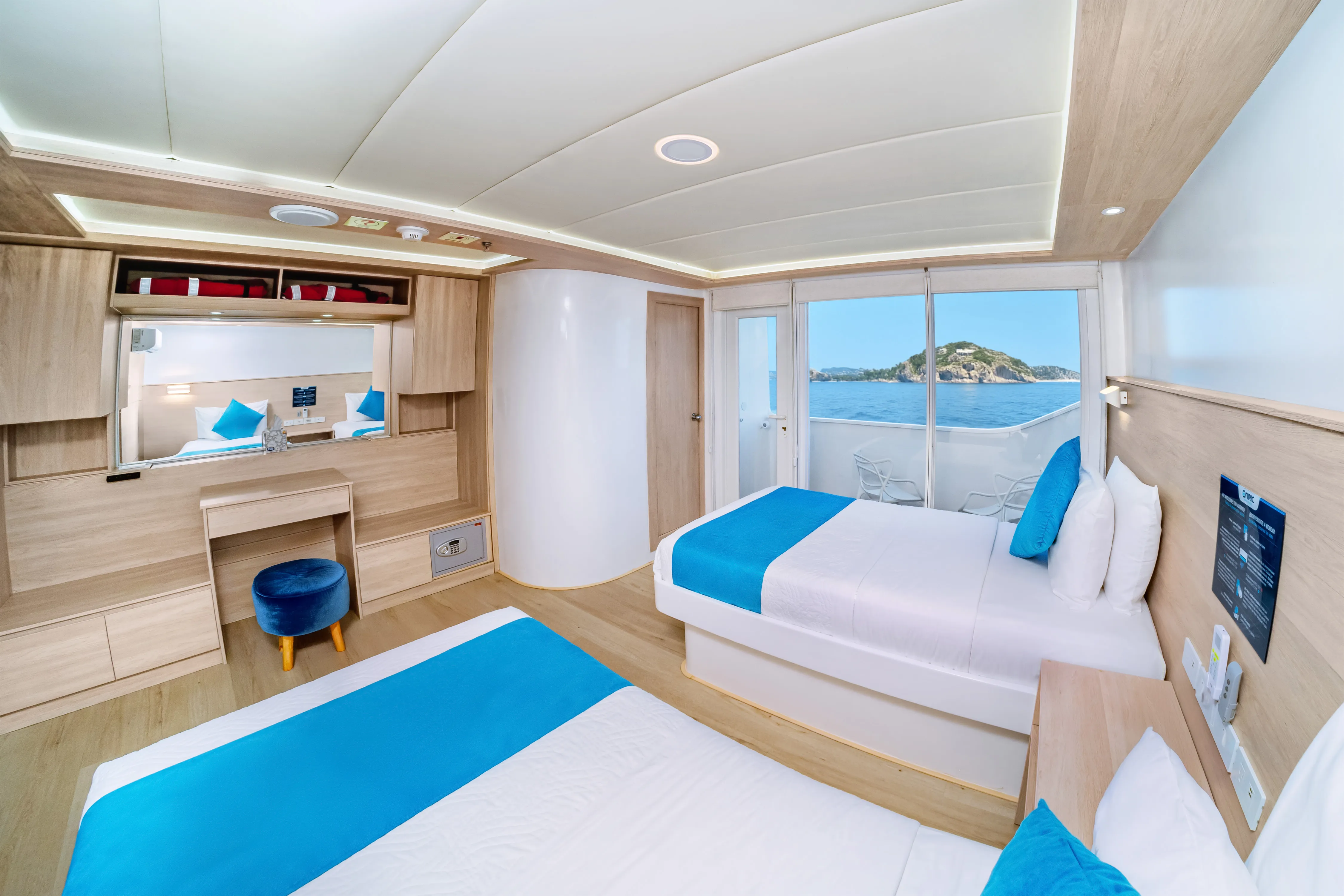Catamaran Treasure — yacht photo 35