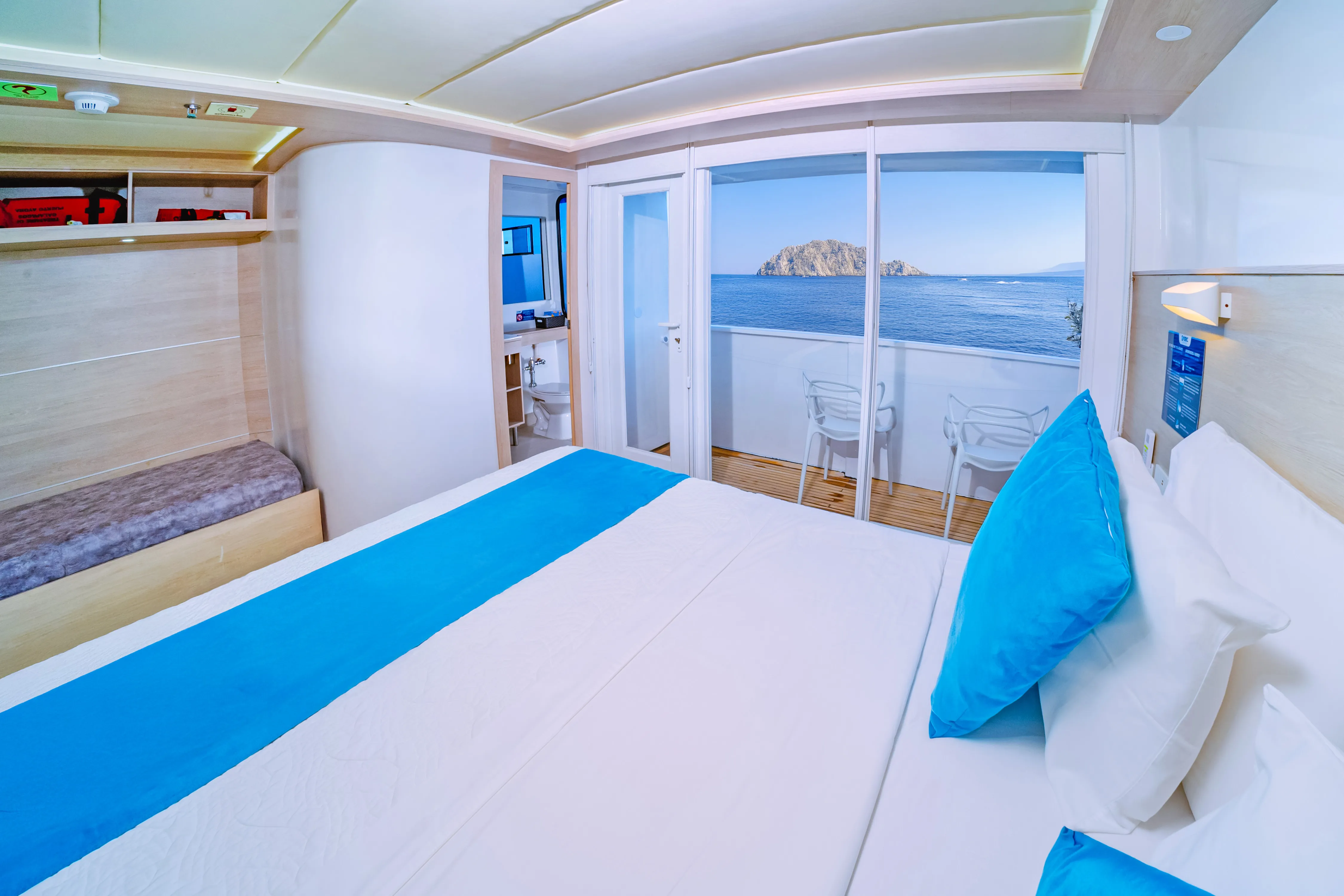 Catamaran Treasure — yacht photo 17