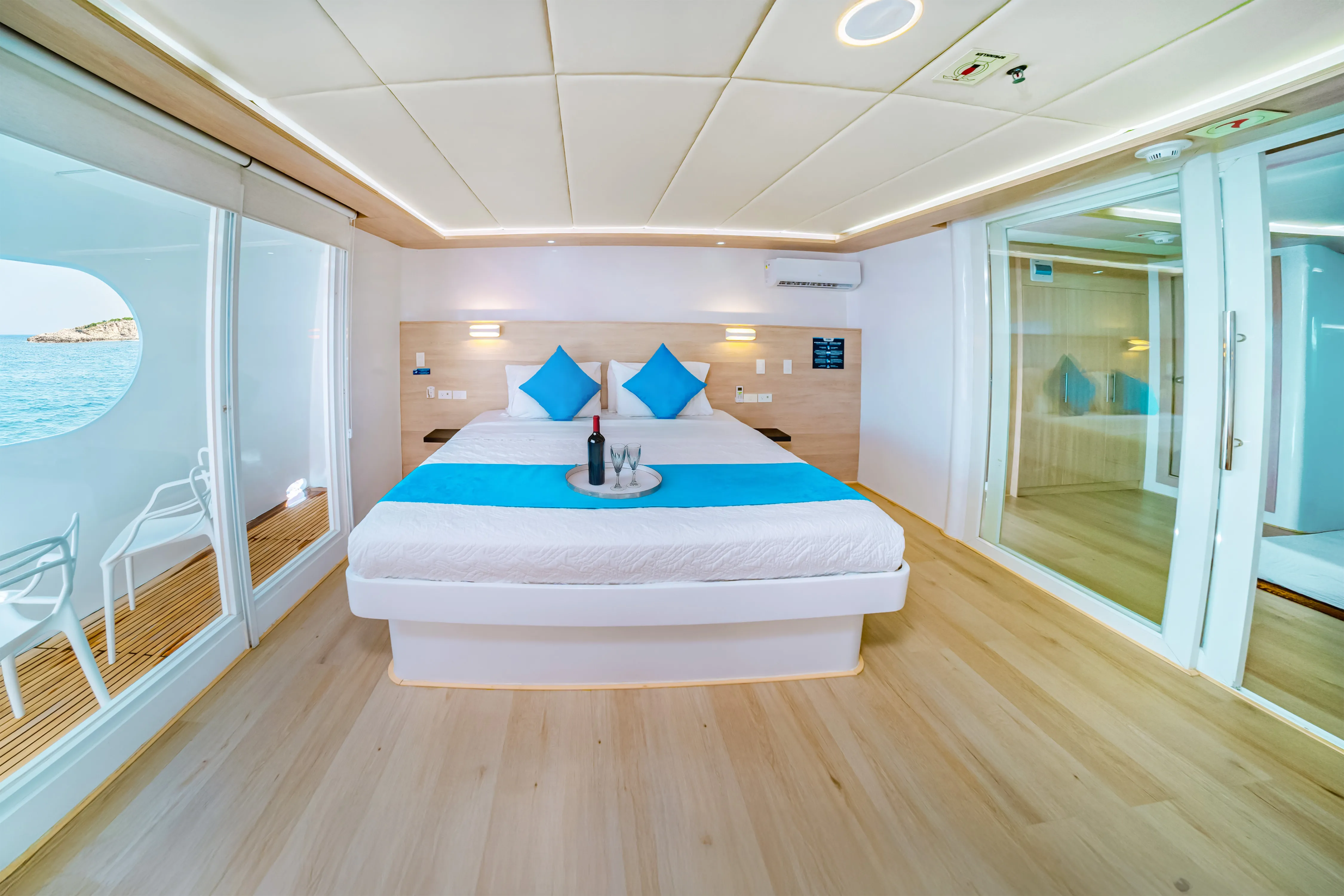 Catamaran Treasure — yacht photo 41