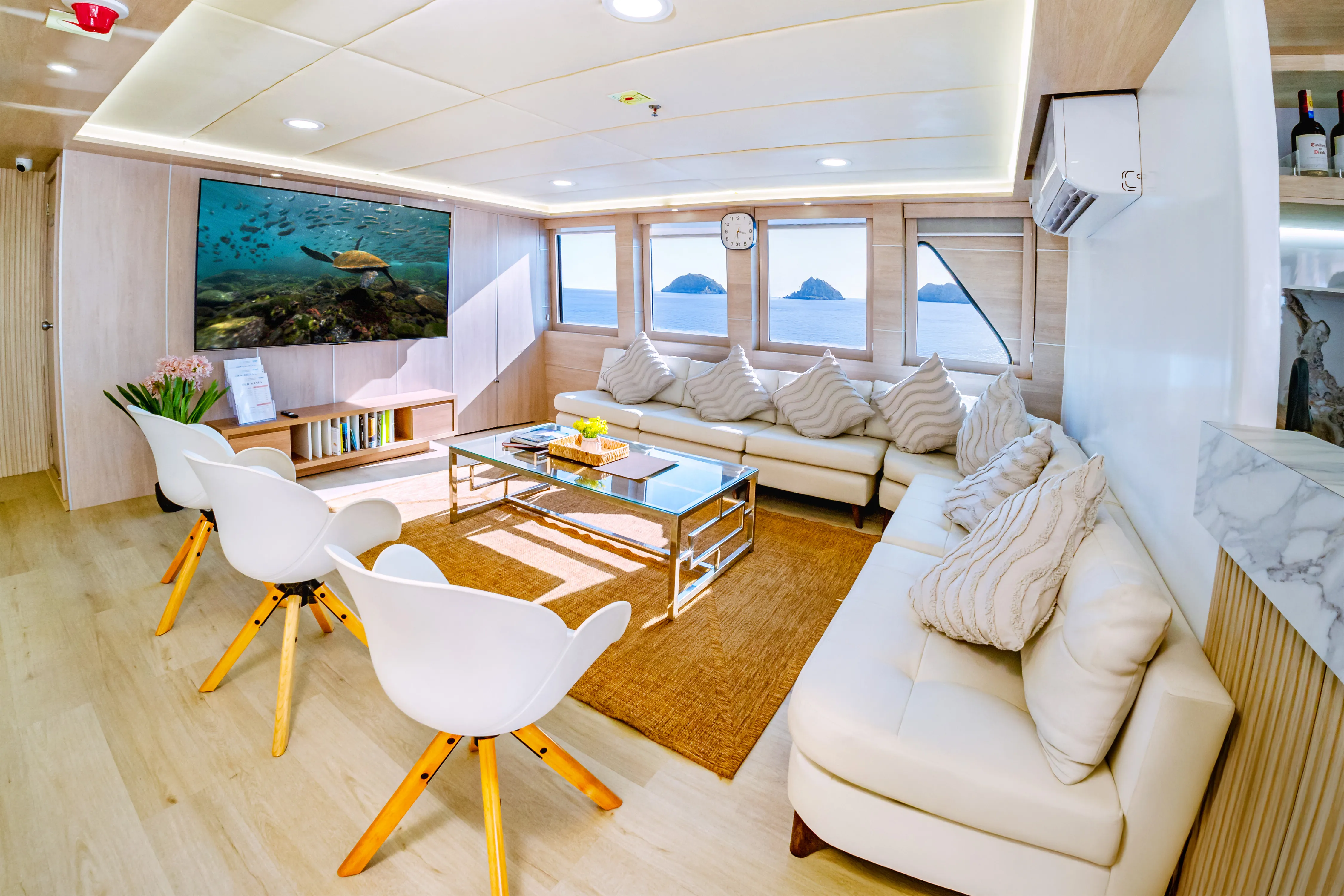 Catamaran Treasure — yacht photo 11