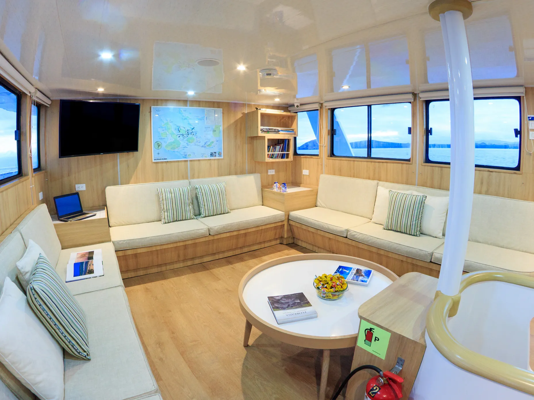 Motoryacht Aqua — yacht photo 30